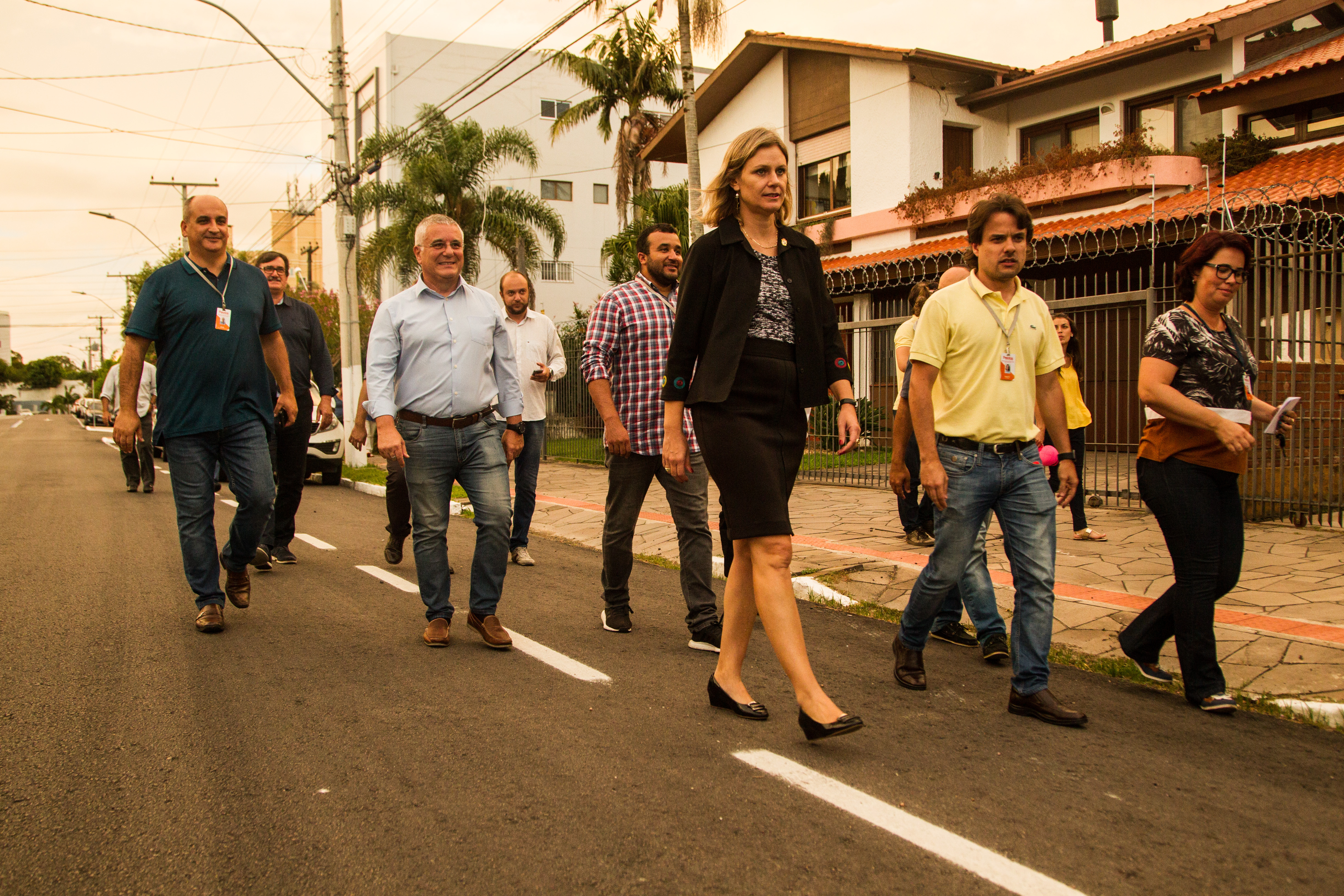 Quadras entre a rua Guilherme Wetzel e a avenida Bento Gonçalves receberam iluminação de LED, mobiliário urbano e corredor de ônibus compartilhado