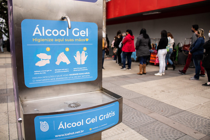 Com capacidade para cinco litros, dispositivo está disponível para a população a partir desta segunda-feira (8)