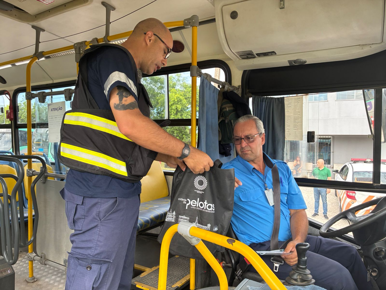 Mobilização realizada nesta sexta (12) pela Secretaria de Transporte e Trânsito (STT) tem o objetivo reduzir os comportamentos de risco no volante