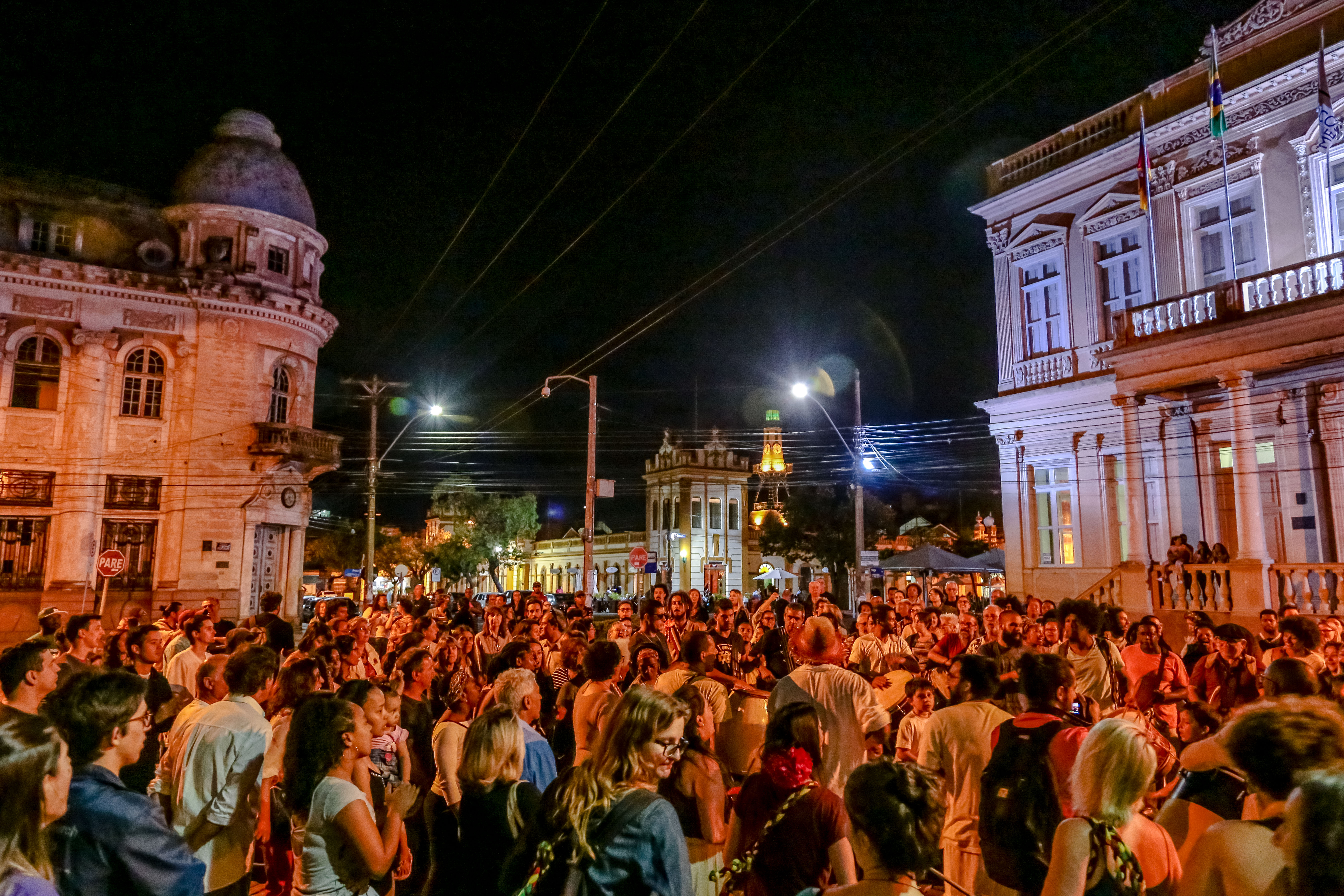 Show de abertura com grupo Coco de Zambê ocorre às 22h no Palco Cidade
