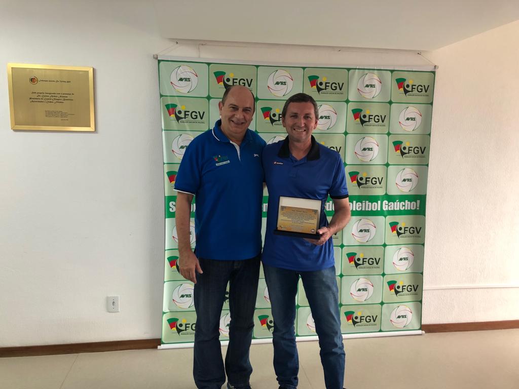 Servidor da Smed, Ingo Stumm Junior recebeu o Mérito Esportivo Gaúcho no dia 12 de outubro