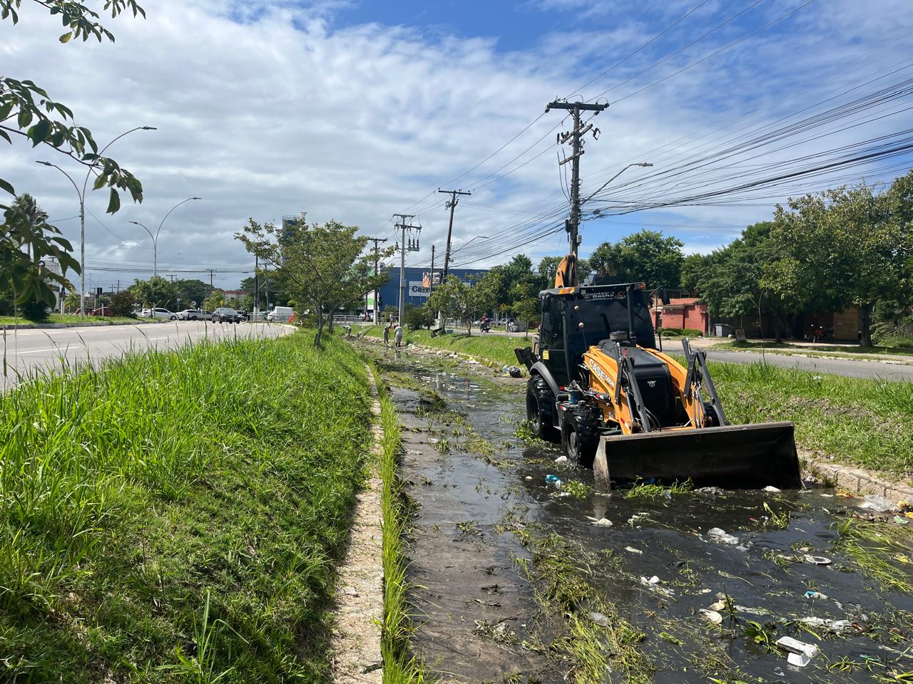Equipes de drenagem da autarquia retiraram 650 cargas de materiais para desobstruir estruturas pluviais