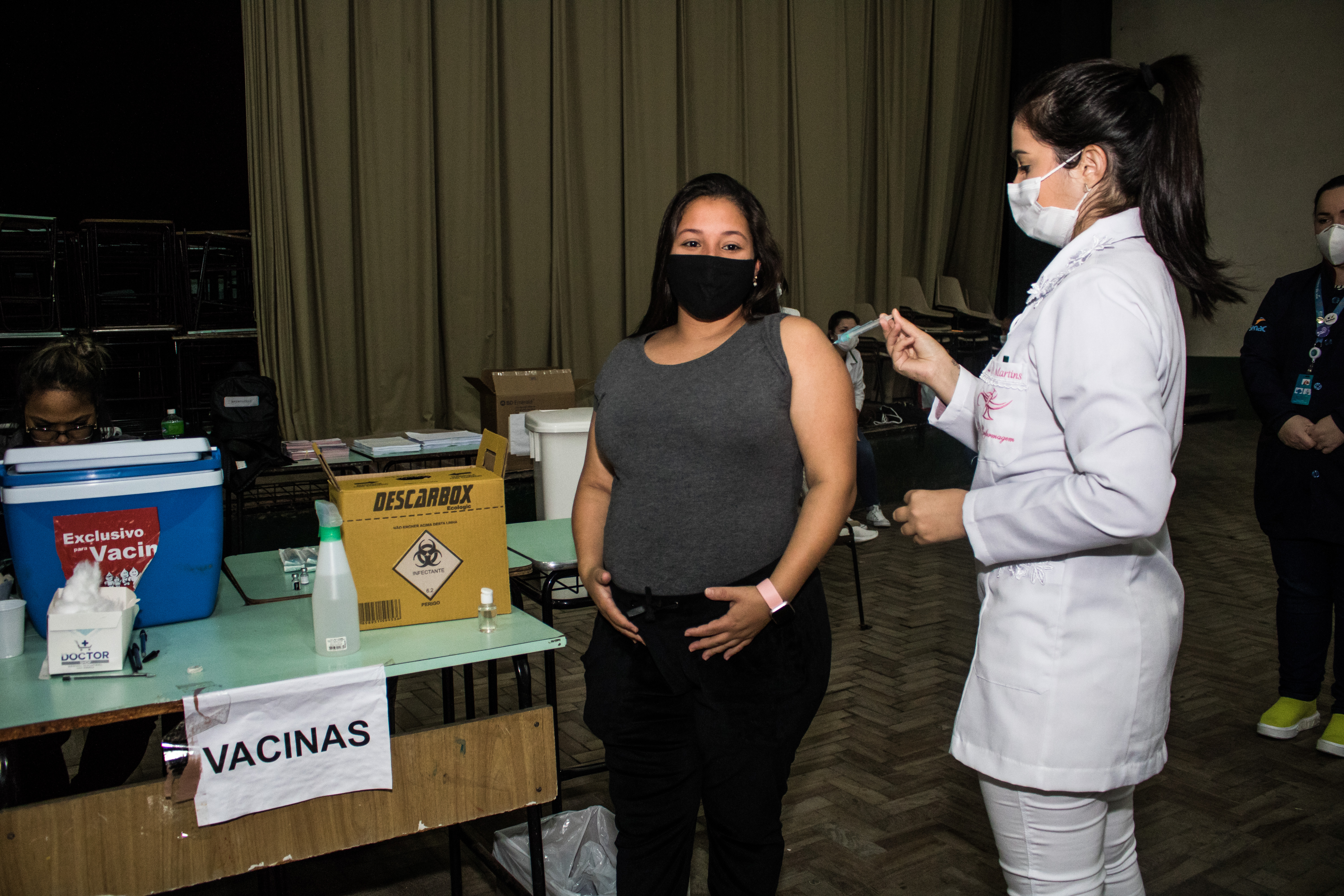 Nesta quinta-feira (23), idosos com 70 anos ou mais e imunossuprimidos receberão dose de reforço. Já profissionais da educação e pessoas com 18 anos ou mais serão imunizados com a segunda dose