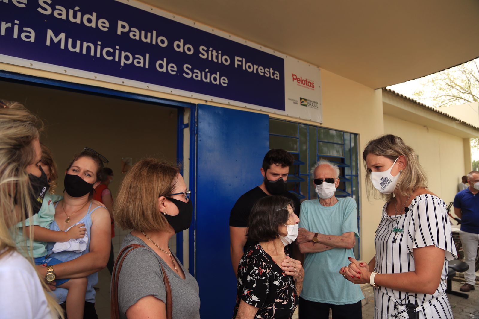 Prefeita participou da cerimônia que homenageou líder comunitário do Sítio Floresta, vítima da Covid-19 no ano passado