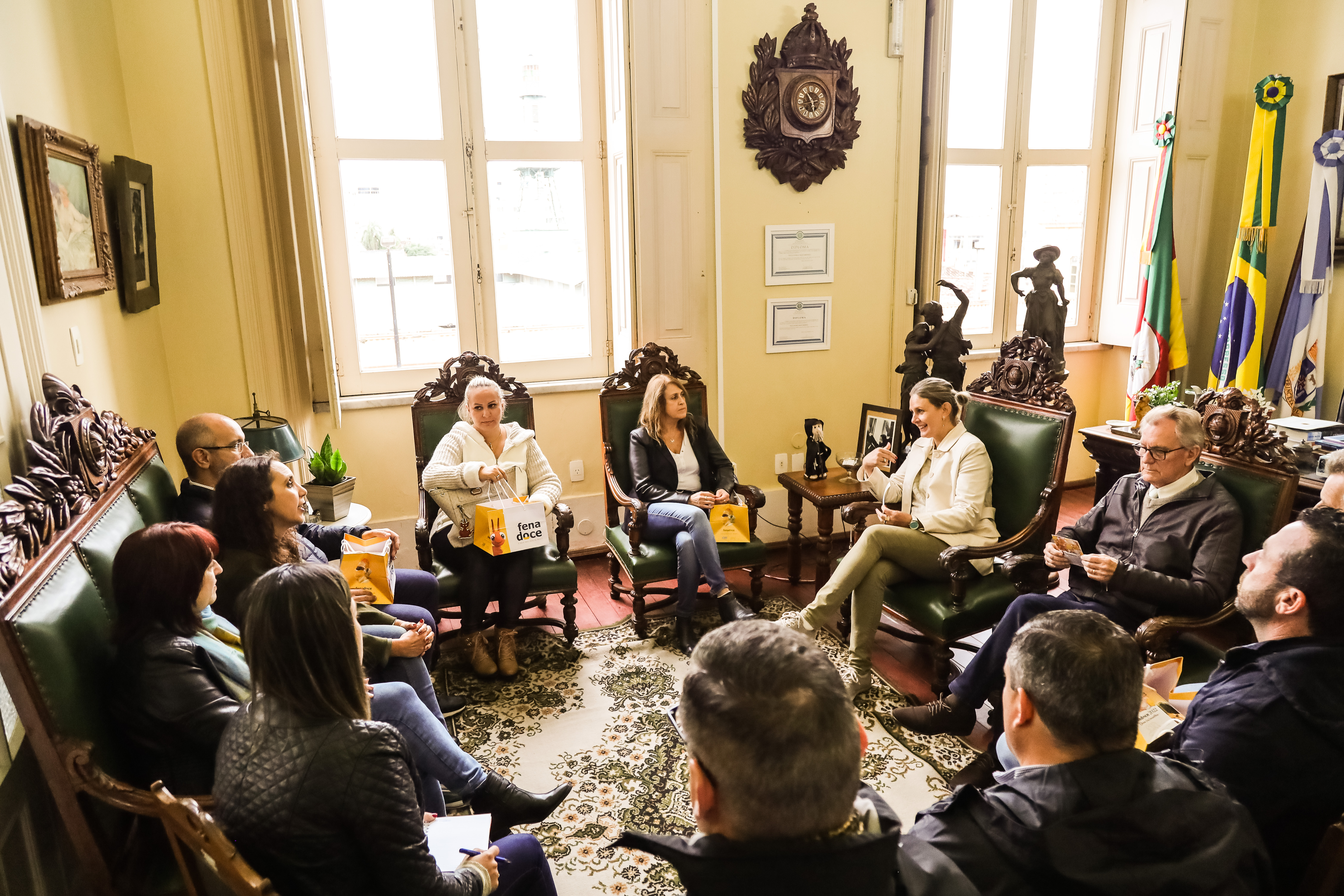 Prefeita Paula recebeu representantes da Câmara dos Dirigentes Lojistas de Pelotas, que formam a comissão responsável por organizar o evento