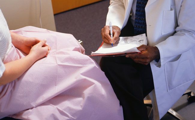 Ações do Outubro Rosa estão focadas na  prevenção dos cânceres de colo de útero, de mama e em ISTs
