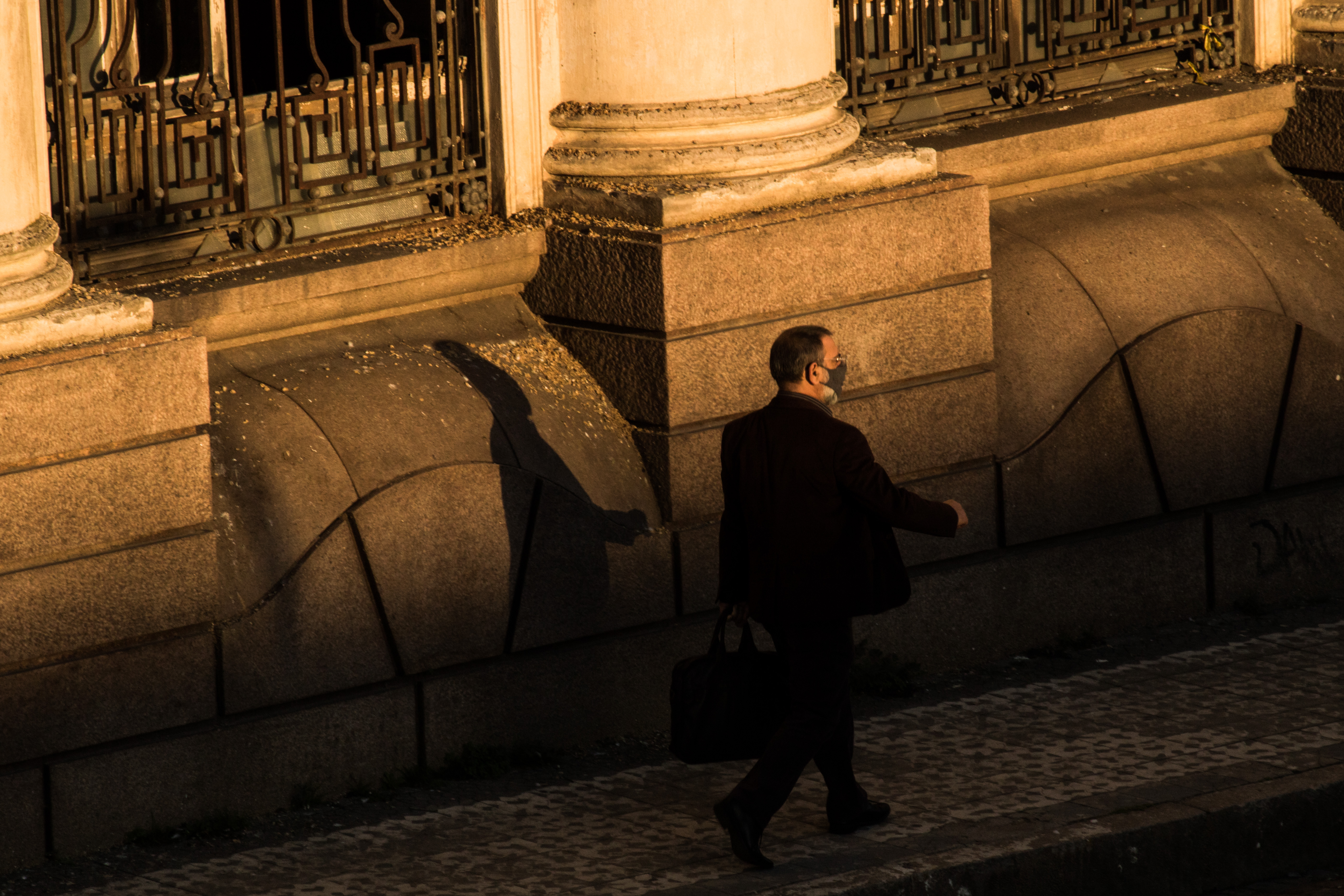 13,96% dos contaminados não quiseram informar os dados profissionais