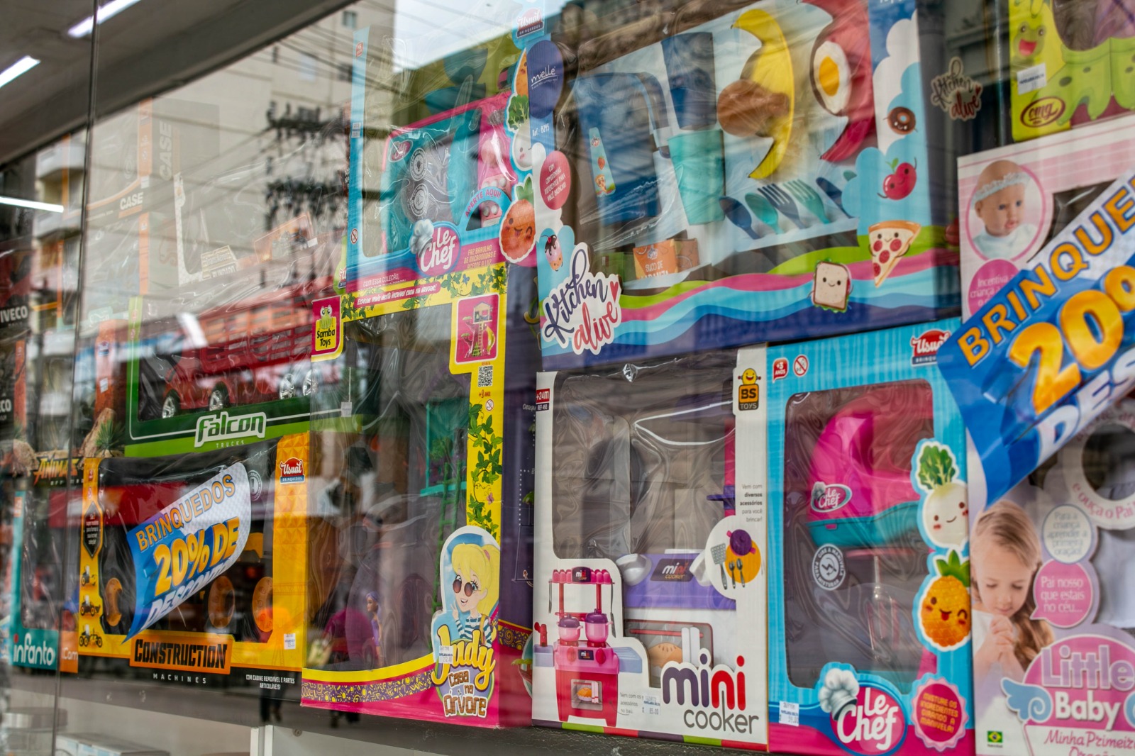 Equipe divulga cuidados nas compras de brinquedos e outros itens em lojas físicas e virtuais