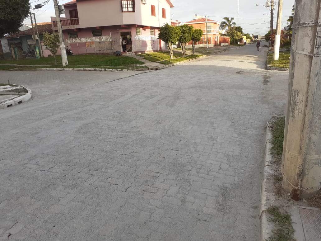 Calçamento da rua Vereador Élbio Abreu, na zona norte da cidade, foi 100% revitalizado
