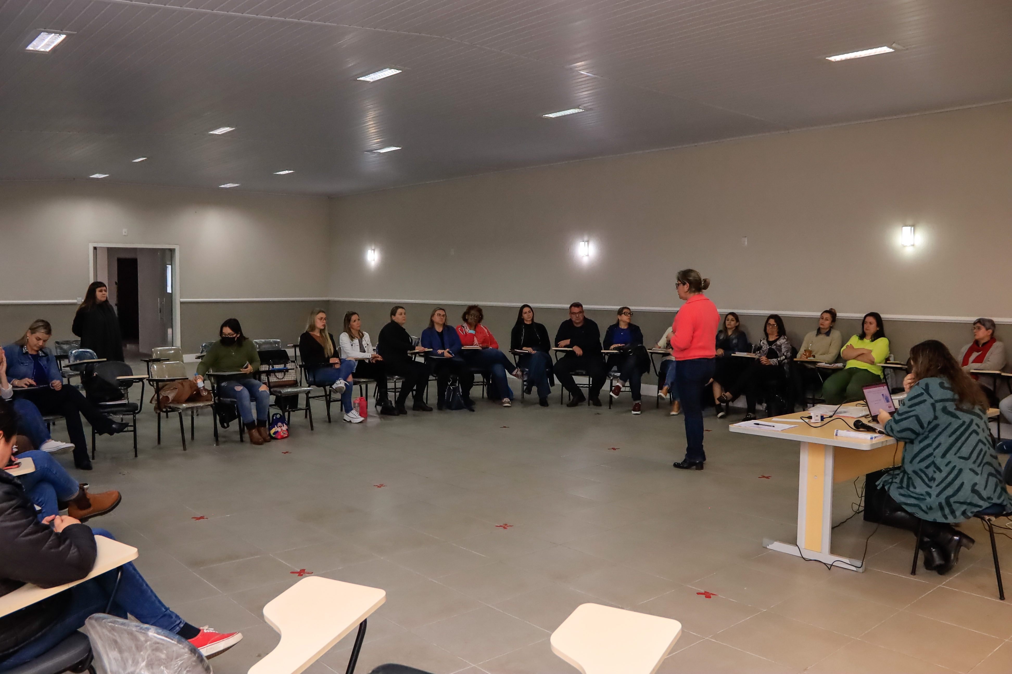 Unidades que constituem a rede de Atenção Primária em Saúde de Pelotas passarão pela qualificação com Linhas de Cuidado e Atendimento Coletivo, com base na educação permanente de profissionais