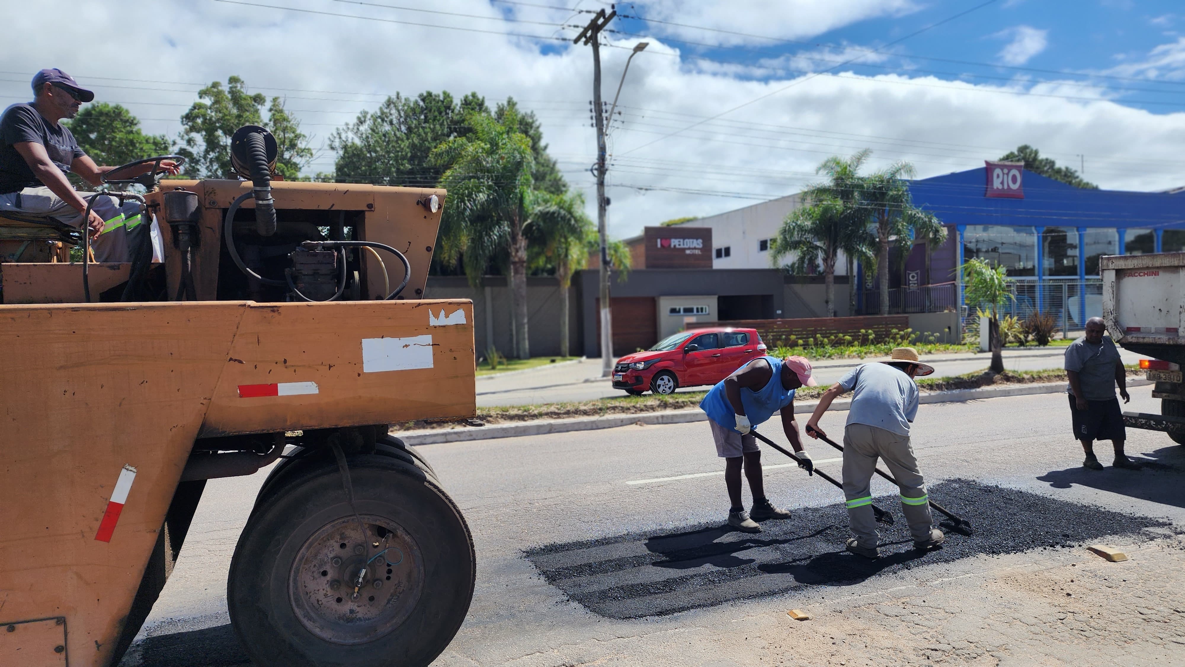 Laranjal, Areal e Três Vendas foram os bairros de atuação das equipes da Secretaria de Obras e Pavimentação