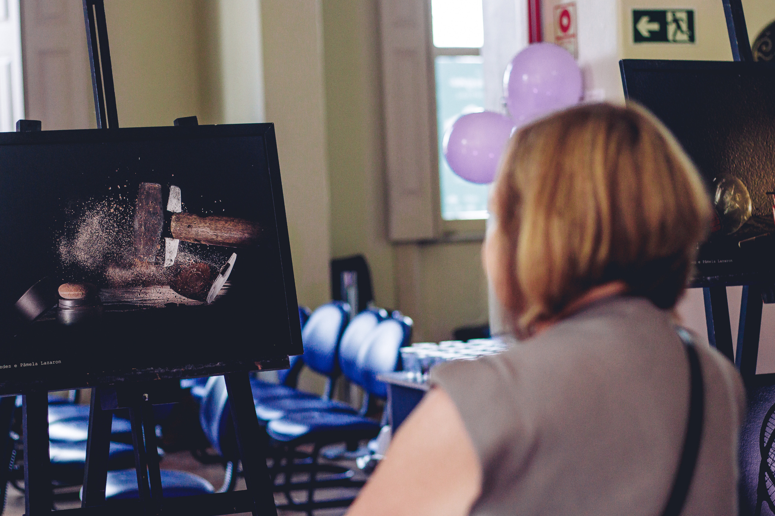 Os registros fotográficos de Fabiane Guedes e Pâmela Lazaron trazem através da arte o contexto da violência
