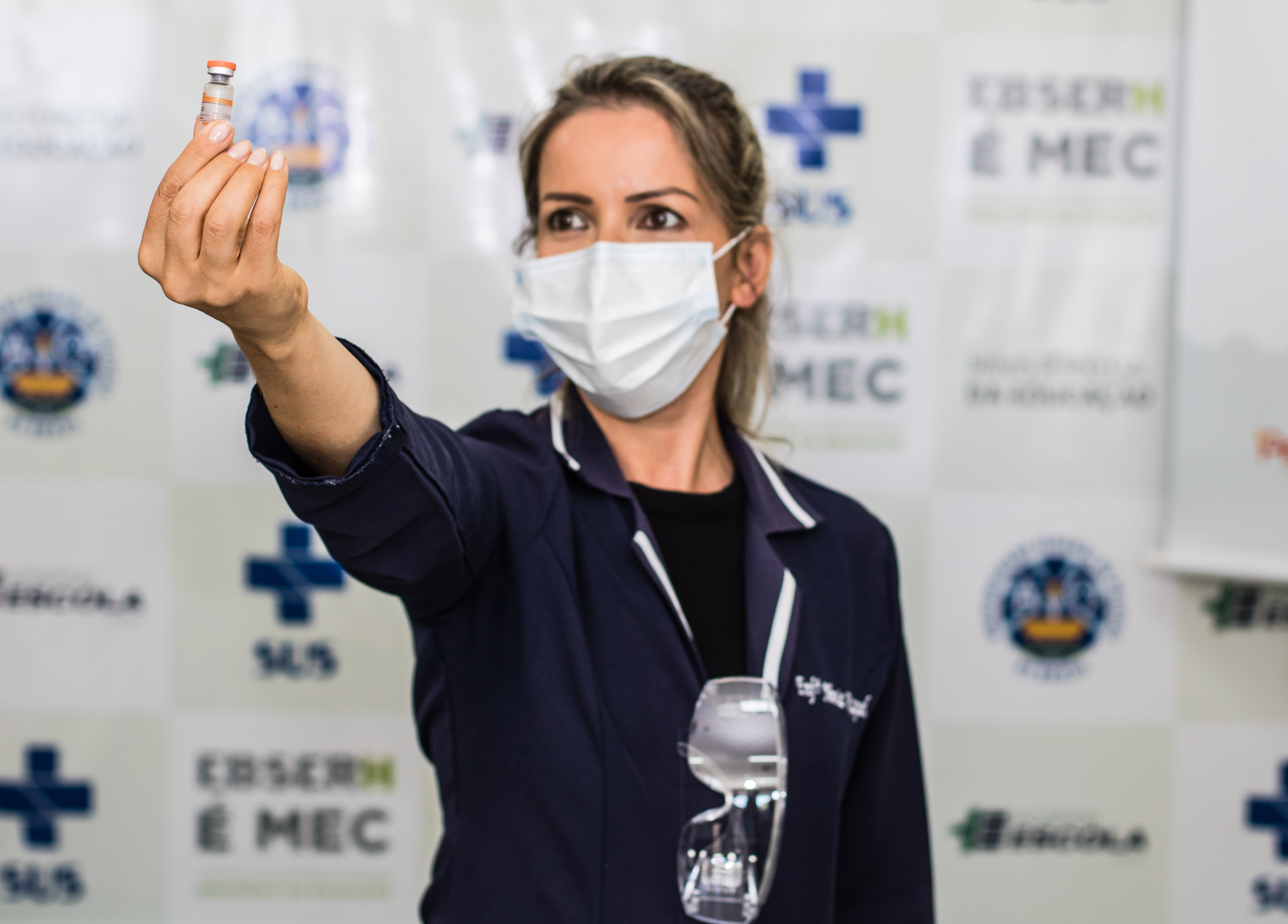 Nesta segunda-feira (19), seis meses após o início do processo de imunização na cidade, Pelotas conta com 176.878 vacinas de 1ª dose aplicadas, além de 74.206 de 2ª dose, segundo o Painel Covid-19