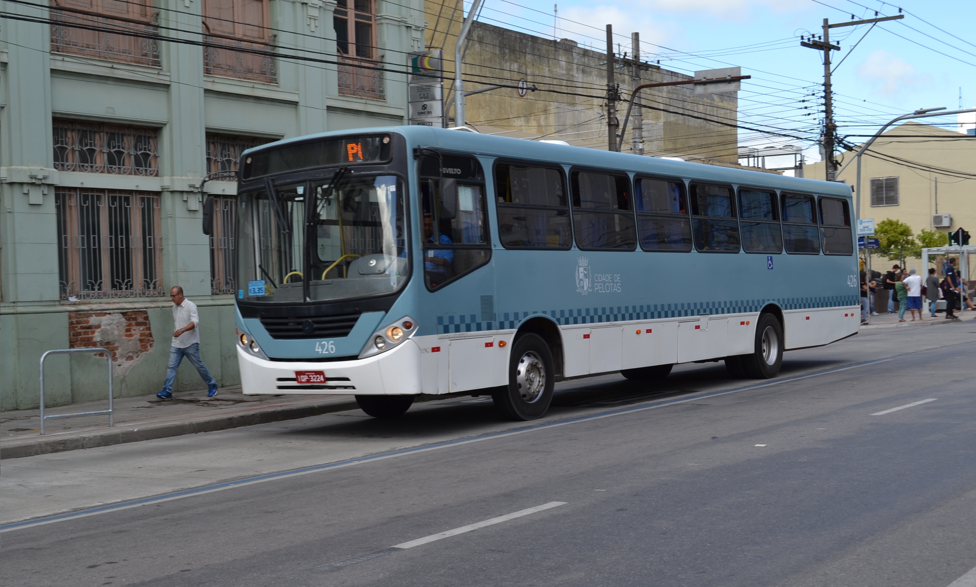 Ônibus fazem o antigo itinerário, passando pela ponte, que está em fase final de requalificação
