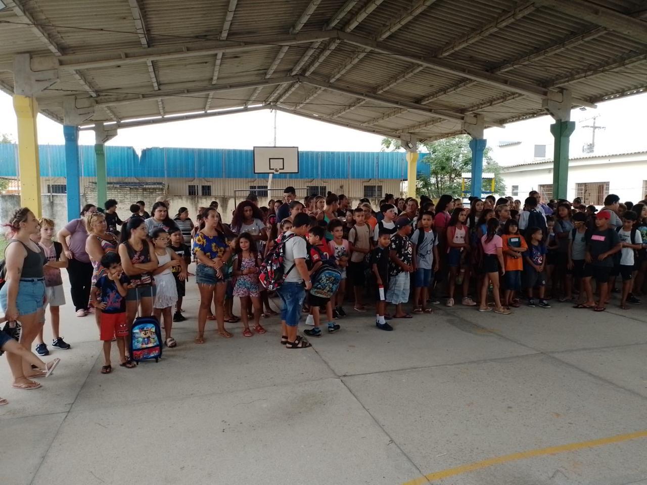 Iniciativa promoveu momento de integração para a comunidade escolar no primeiro dia de aula