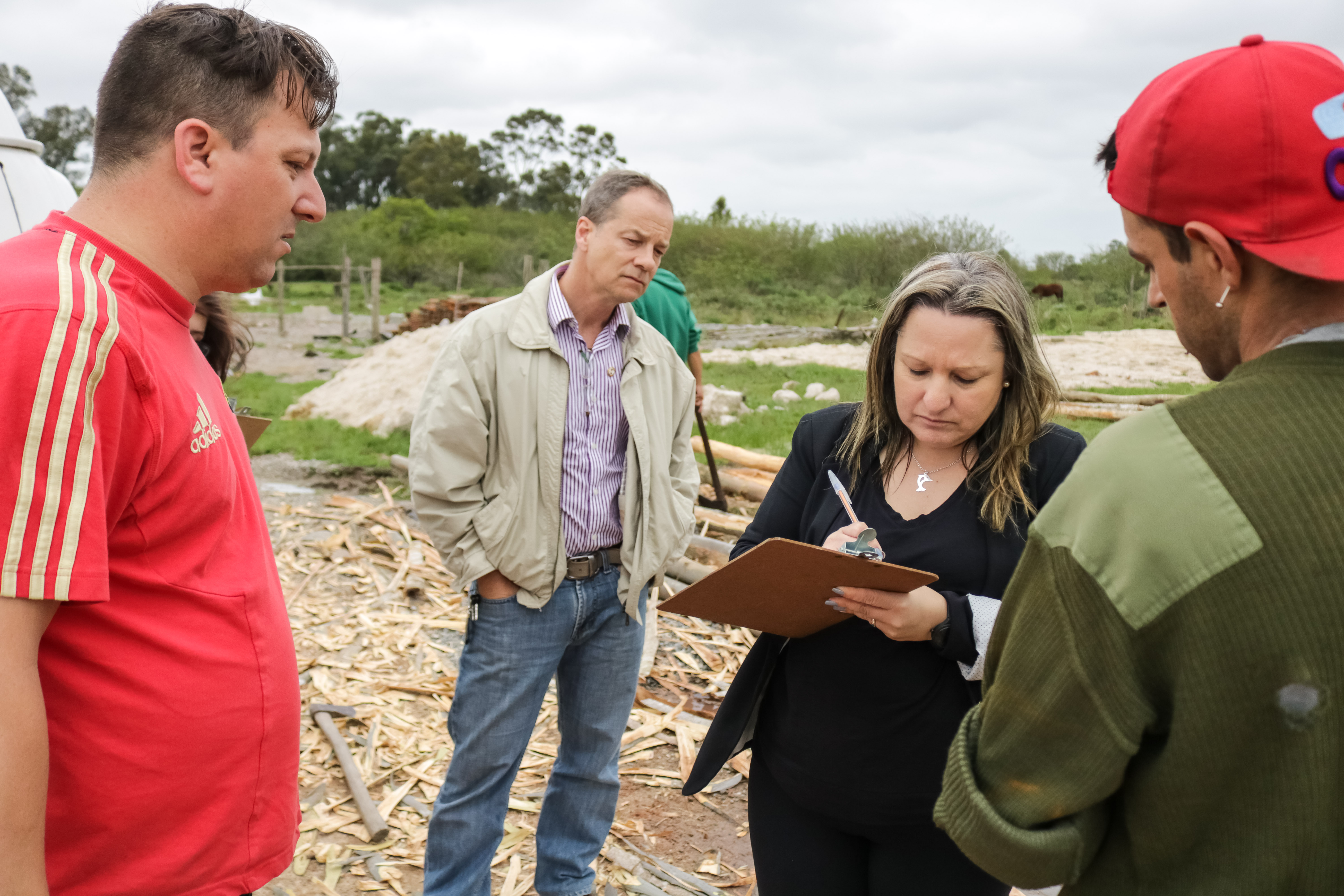 Além de roupas e comida, moradores da Vila Princesa precisam de materiais de construção e móveis para reconstruir os lares