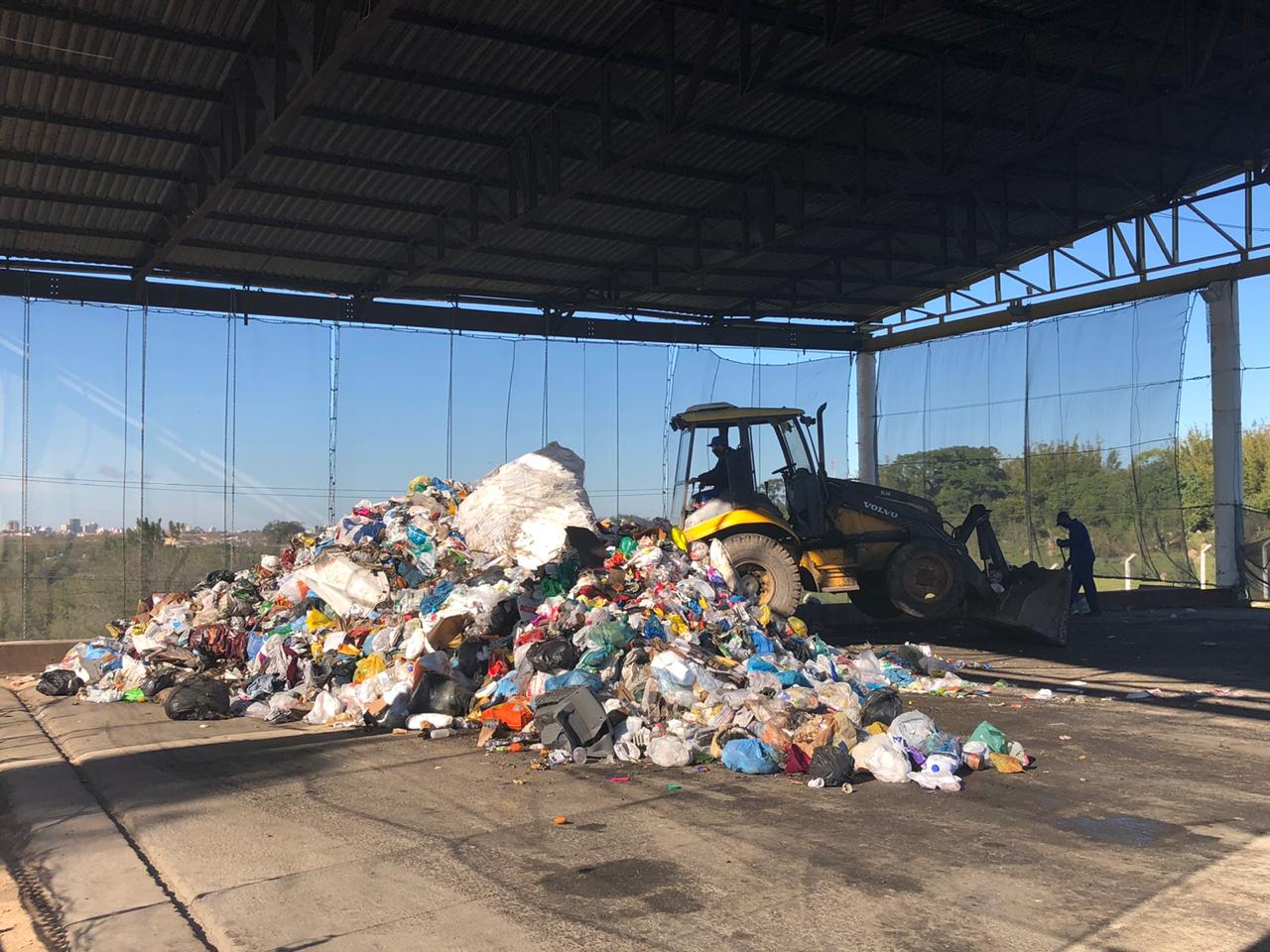 Diariamente, 350 toneladas de resíduos sólidos urbanos são geradas na cidade – 100 toneladas a mais do projetado pelos especialistas no início da década