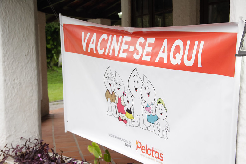 Idosos com 60 anos ou mais, profissionais da saúde e crianças de seis meses a menores de cinco anos podem receber a aplicação das vacinas nas UBSs e no Centro de Especialidades