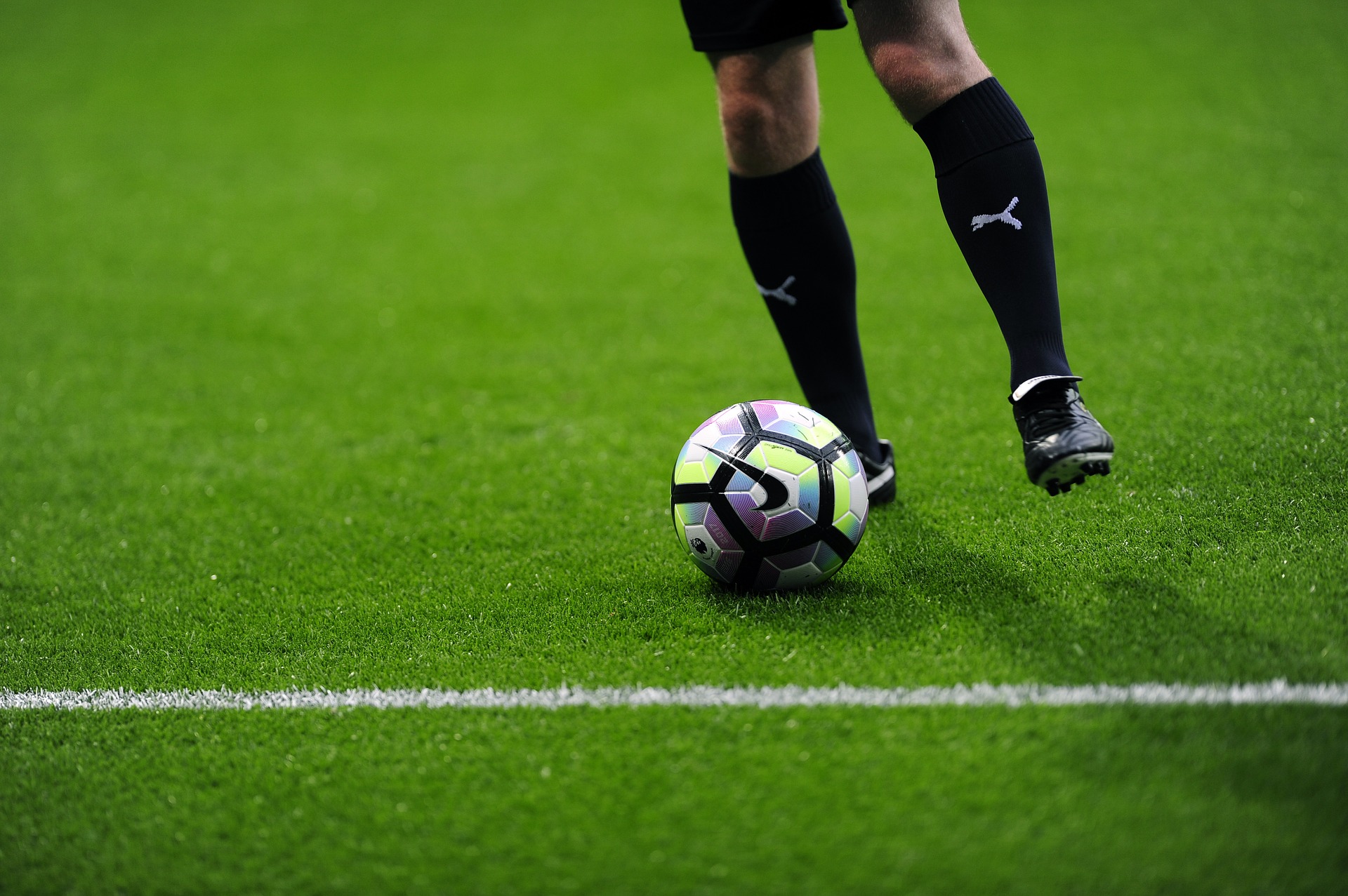 Decisão foi tomada porque um jogador, que participou de treino coletivo, teve exame positivo para o novo coronavírus