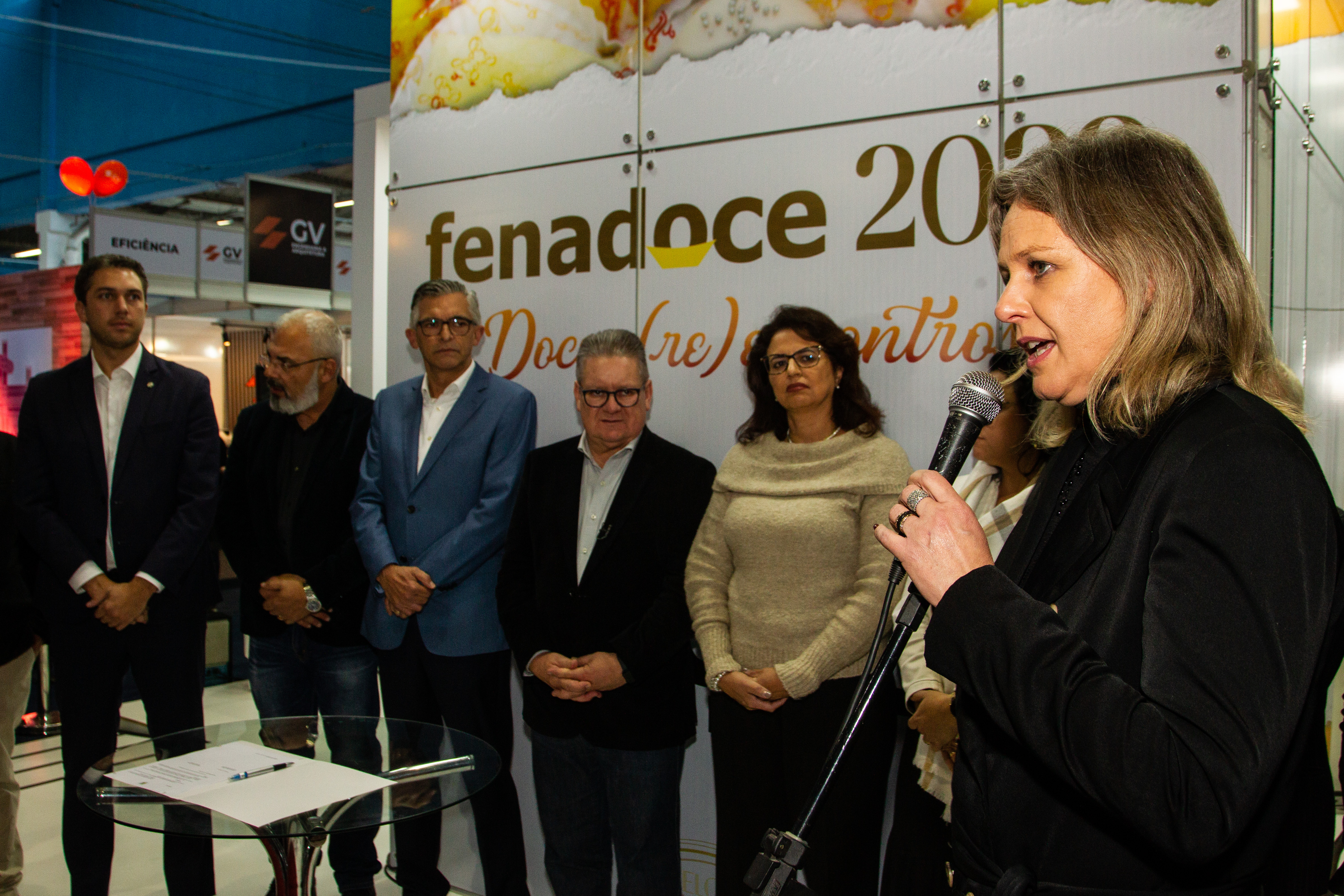 Sede do governo estadual se instalou na 28ª Fenadoce, por meio da iniciativa Avançar pelo Rio Grande. Prefeita também foi anfitriã da reunião entre o governador Ranolfo e gestores da Azonasul