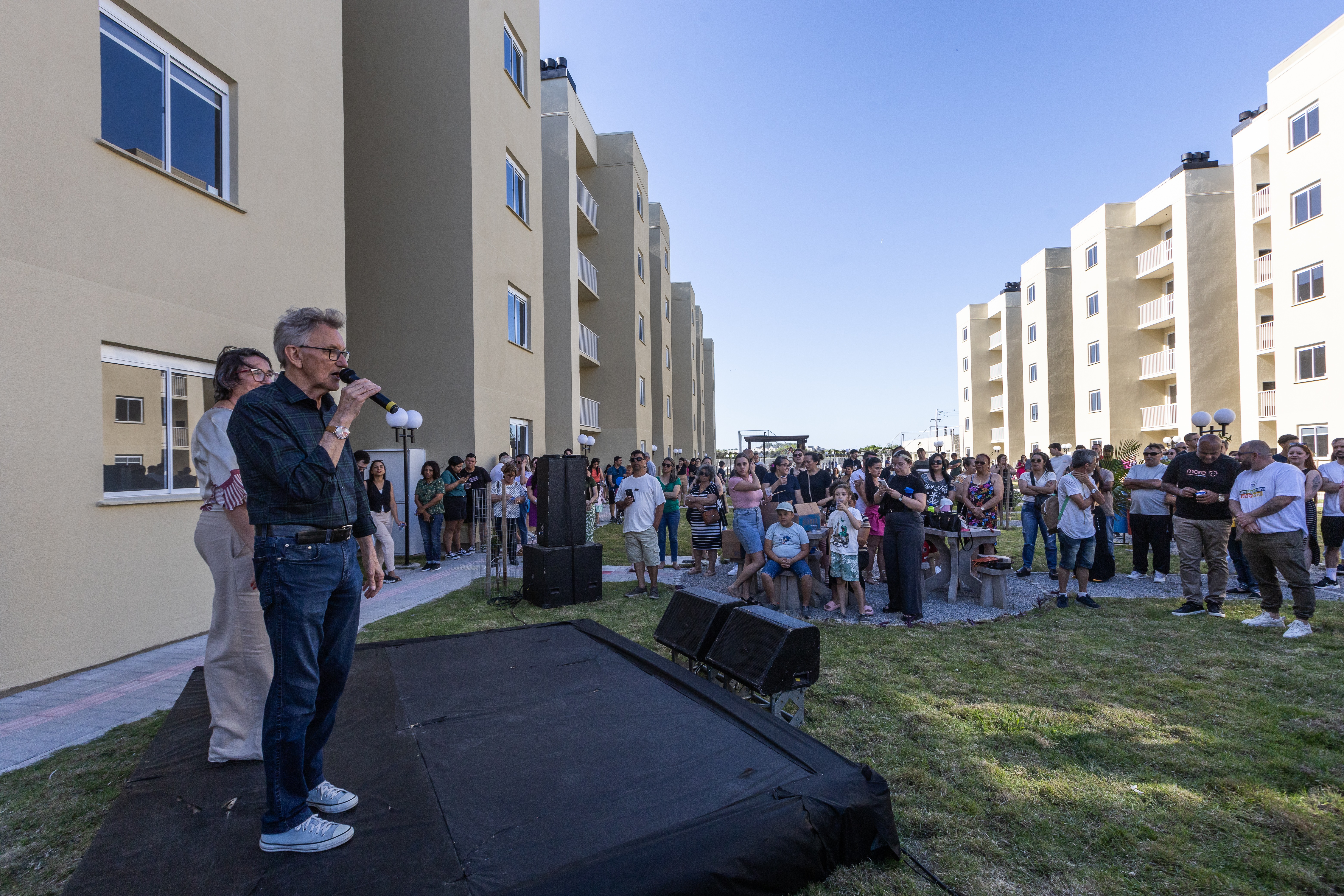 Prefeito em exercício acompanhou entrega das chaves em empreendimento no Umuharama que vai receber 140 famílias