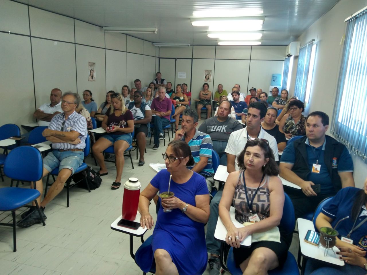 Reunião ocorreu com comerciantes ambulantes e de comércios fixos da praia do Laranjal