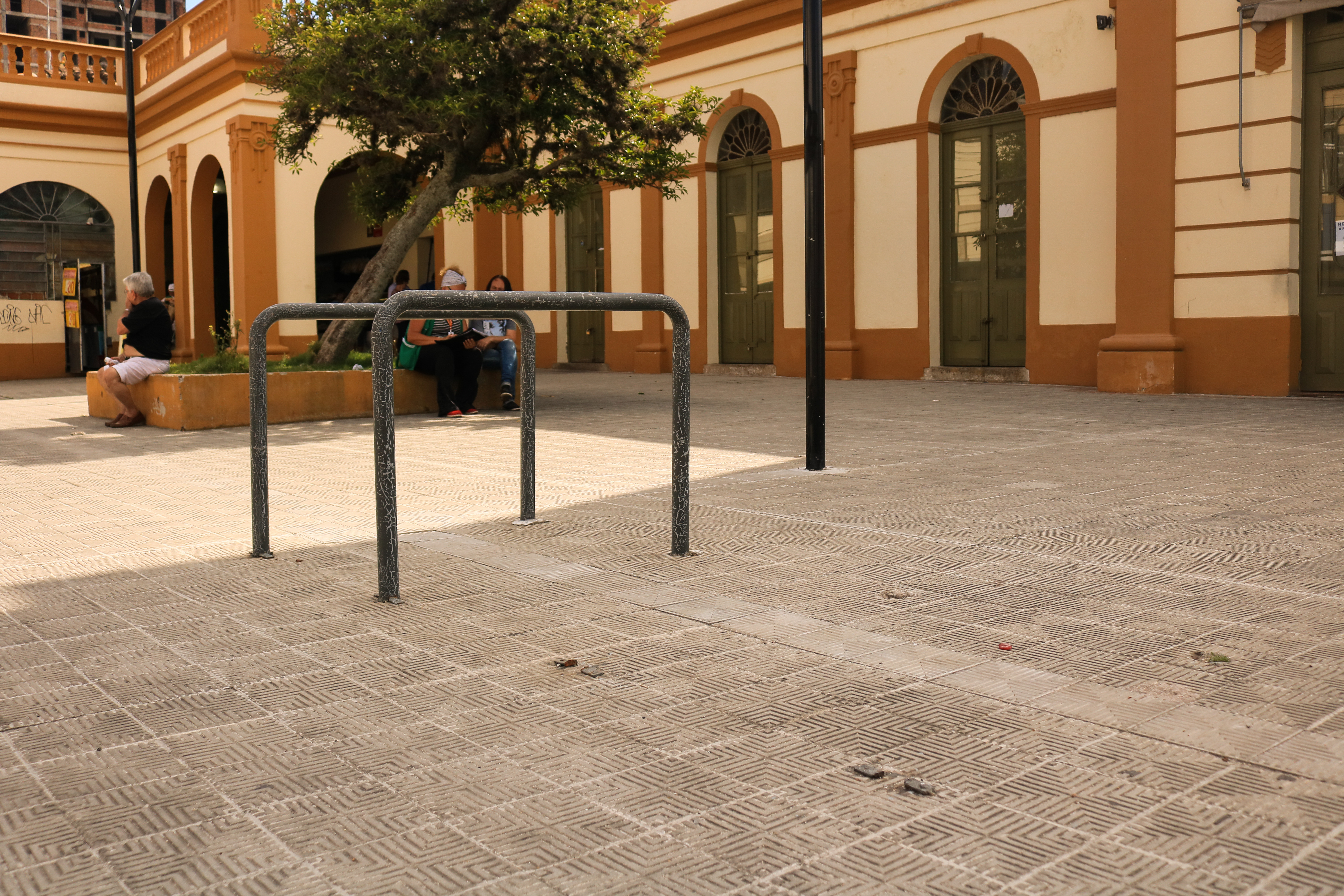 É a segunda vez no ano que o mobiliário urbano foi alvo de vandalismos