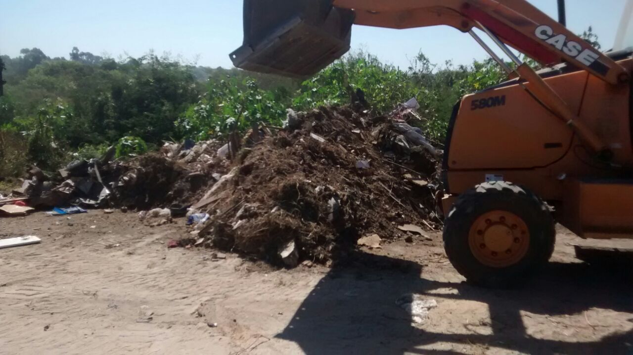 Serão utilizados oito caminhões caçamba e quatro retroescavadeiras