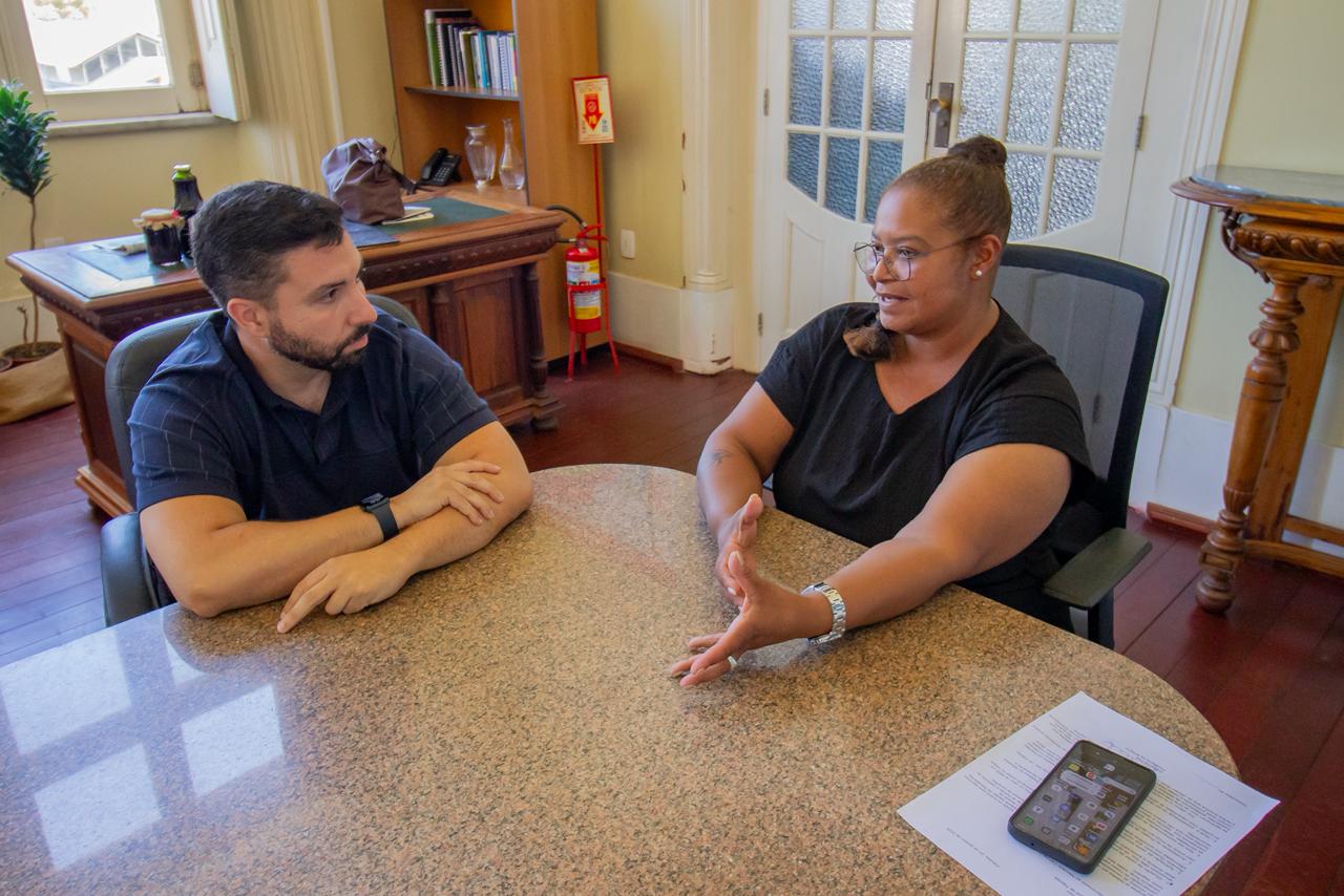 Prefeita em exercício, Daniela Brizolara, recebeu o vereador Antônio Peixoto para alinhar ações no município com apoio da agência regional do Sebrae