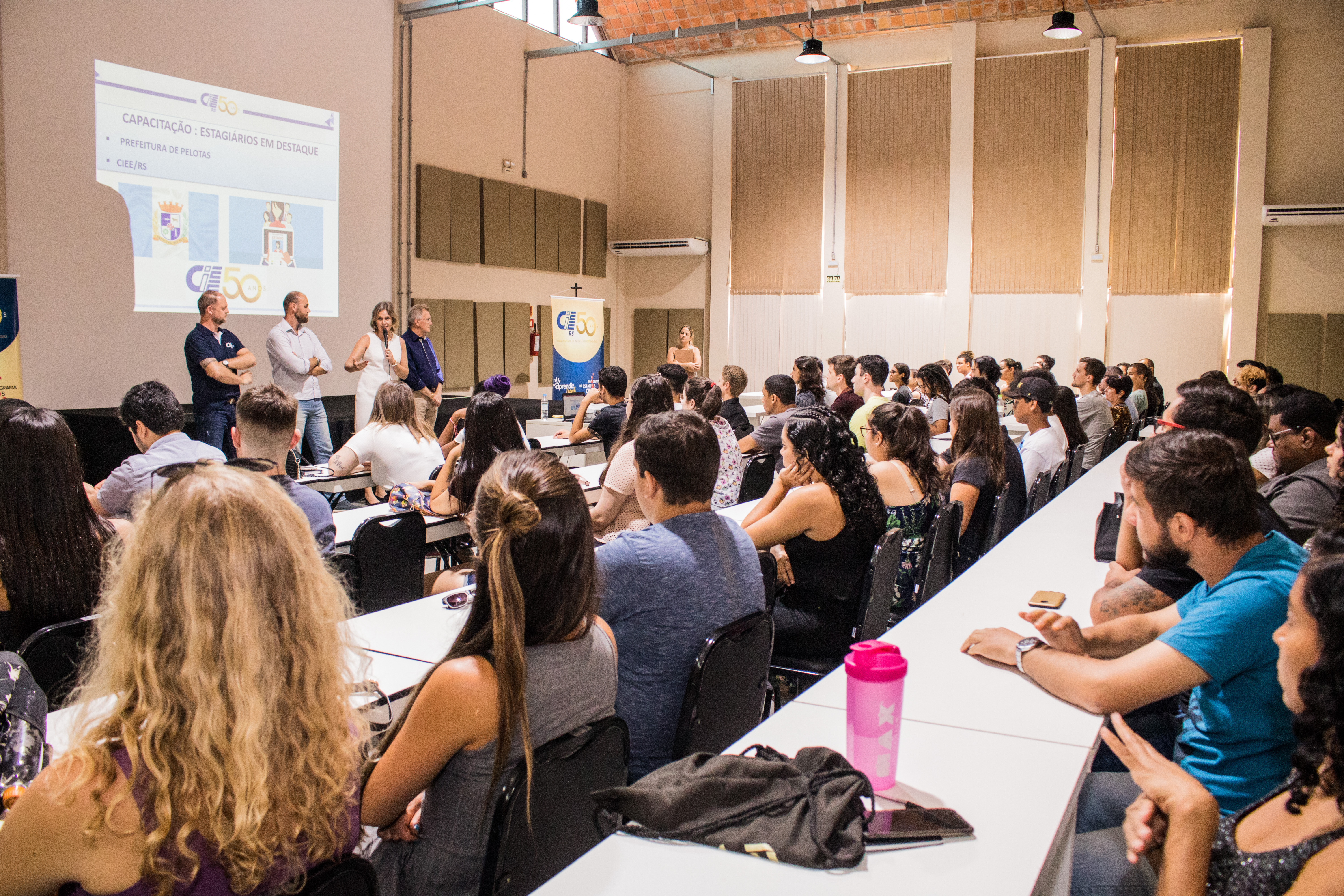 Prefeita Paula Mascarenhas deu as boas-vindas aos estudantes dos níveis Médio, Técnico e Superior, que passam a integrar a estrutura municipal a partir da próxima semana