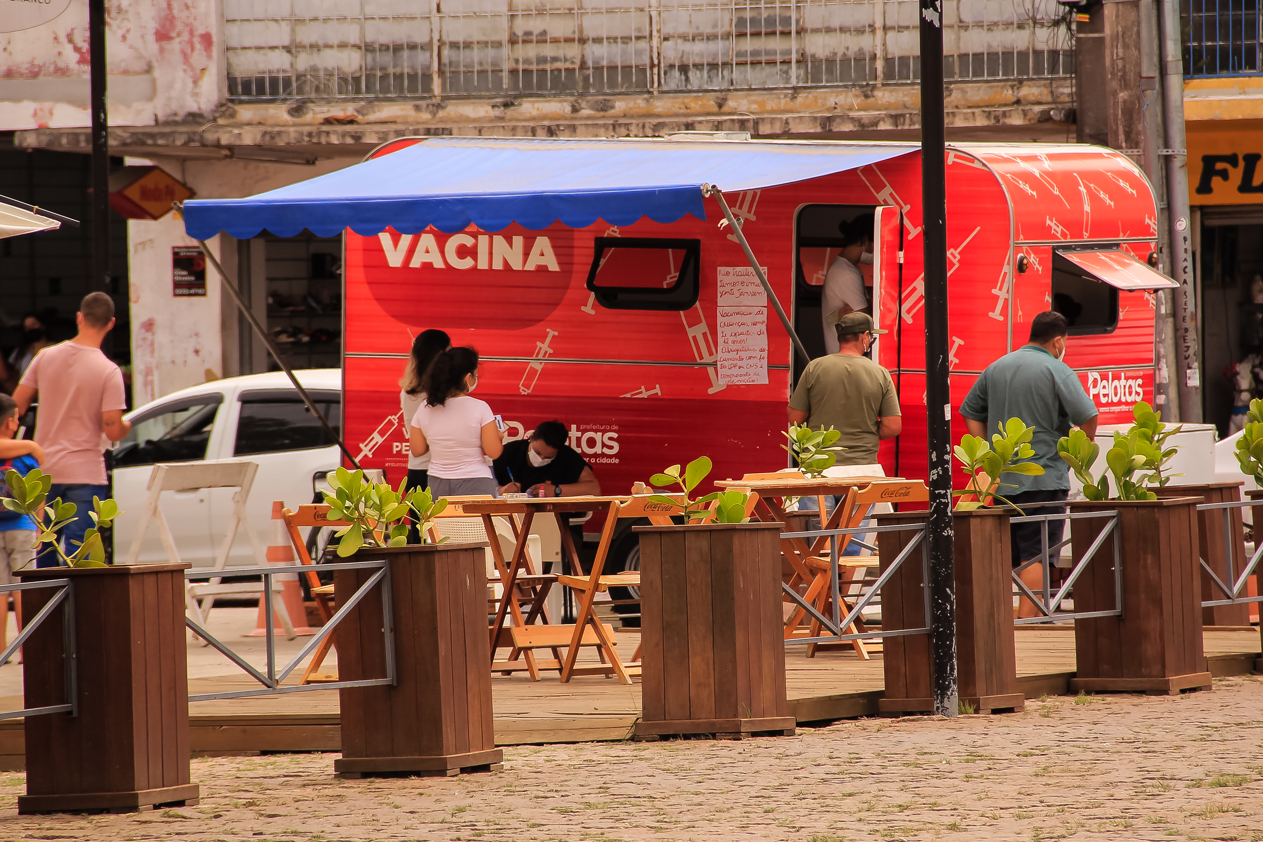 A interrupção temporária ocorrerá devido a sintomas gripais nas equipes da Saúde. As imunizações no sistema itinerante serão retomadas a partir do dia 14