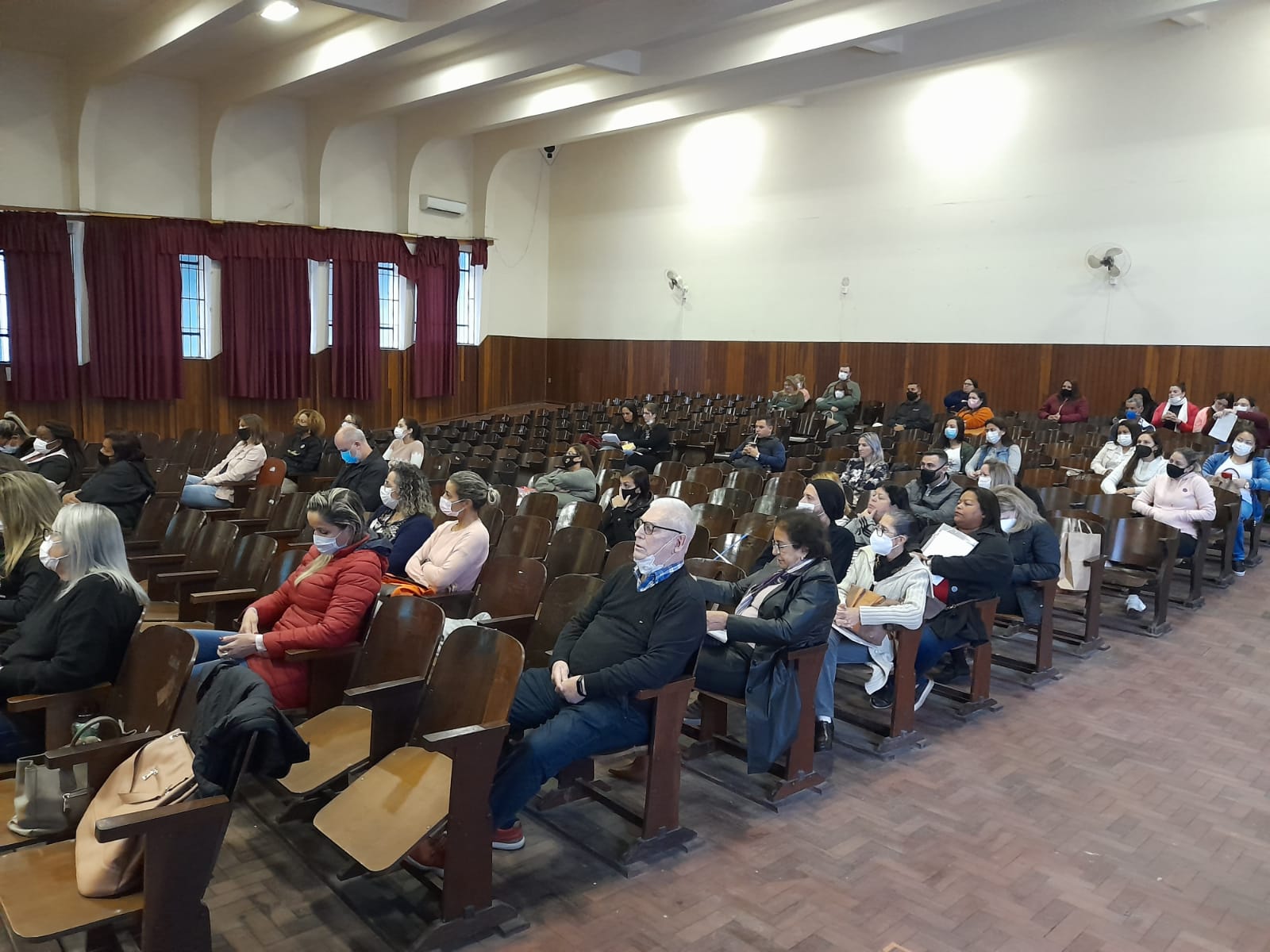 Seminário promovido pela Prefeitura marca retomada de programações voltadas ao aprimoramento dos cuidados e serviços prestados pelas Instituições de Longa Permanência de Idosos (ILPIS)