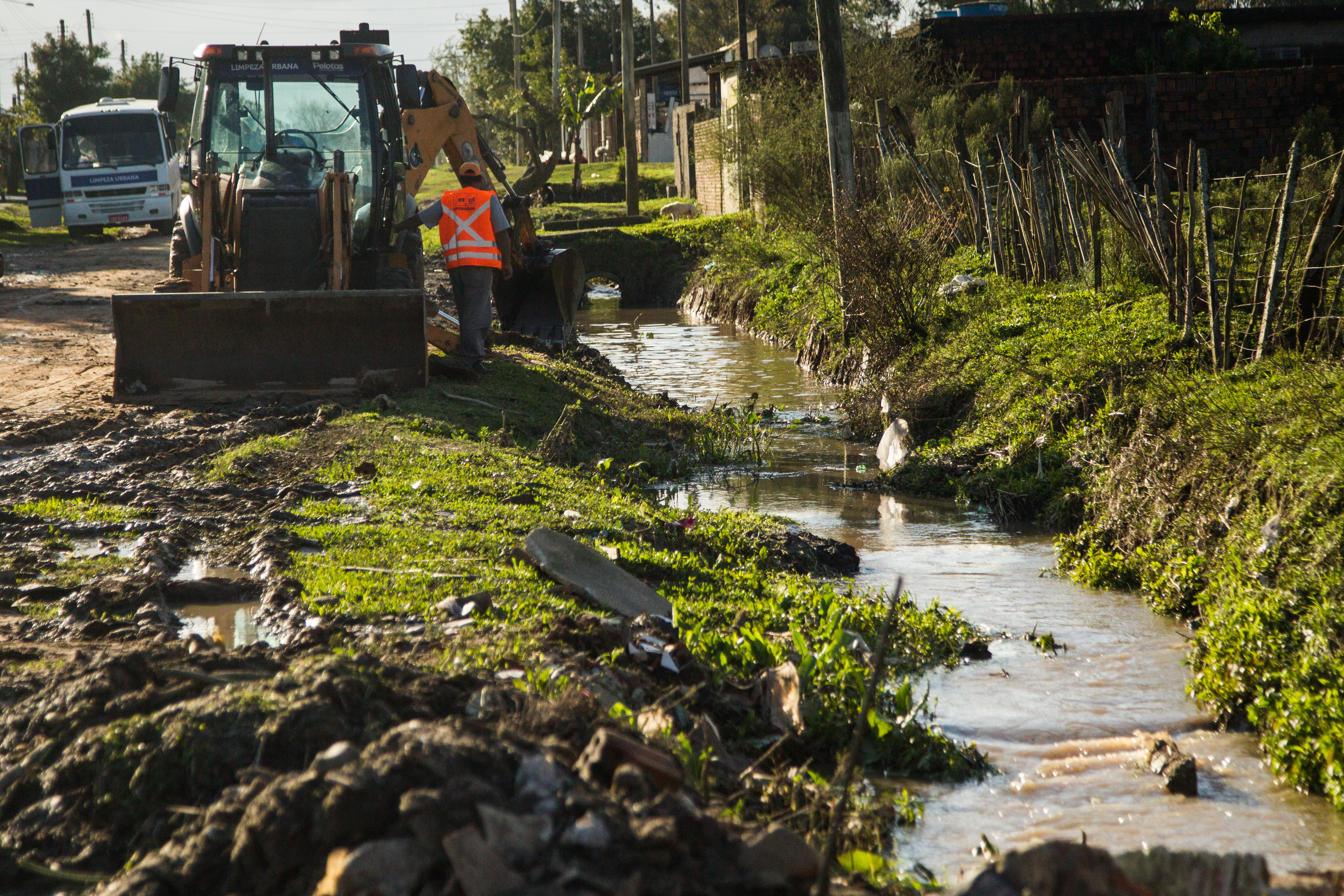 Prefeitura continua trabalhando para recuperar a cidade dos estragos causados pela chuva