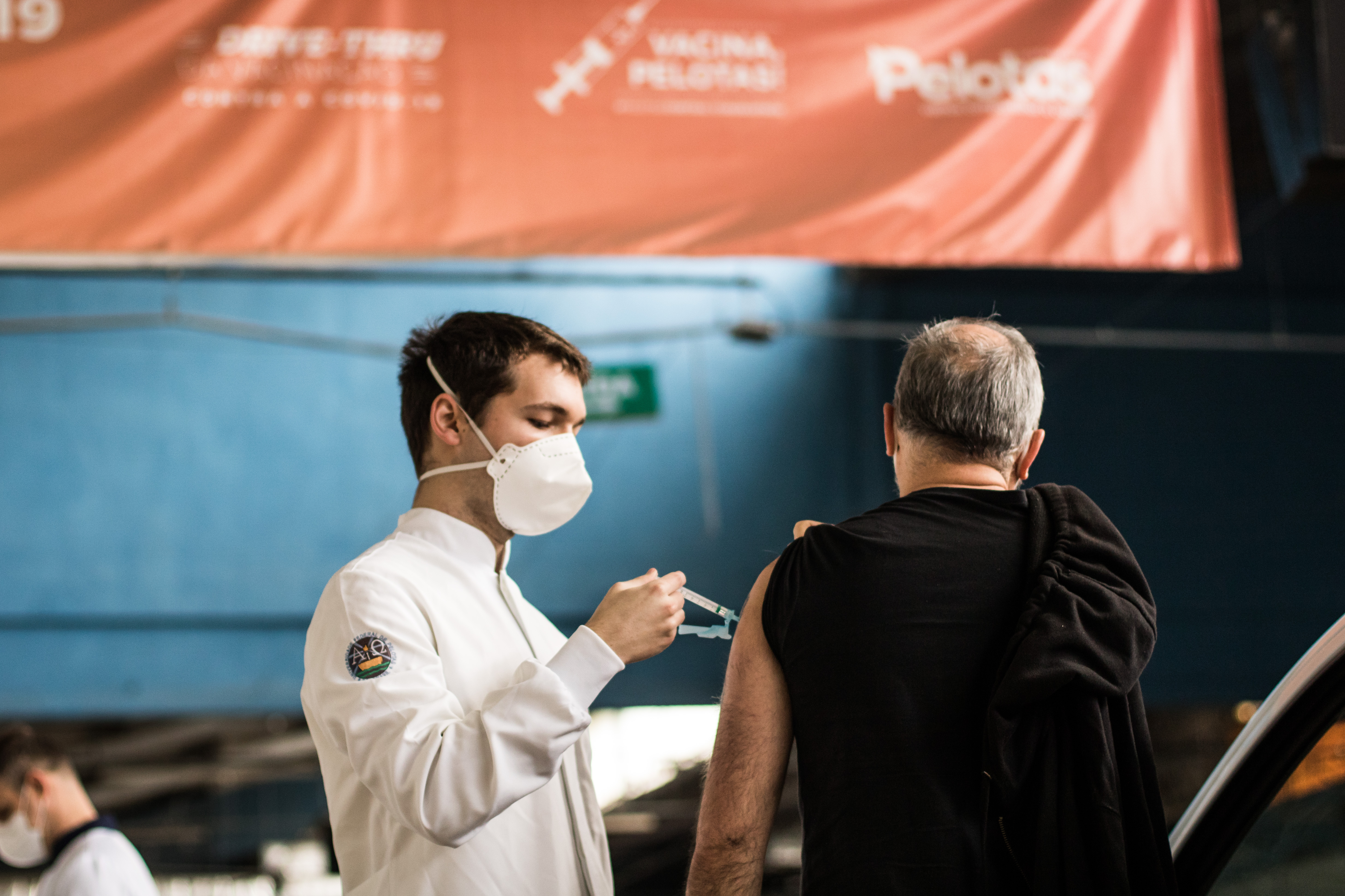 Vacinação para a segunda dose segue no sábado (18) para pessoas de 21 anos, imunizadas com a CoronaVac no dia 18 de agosto