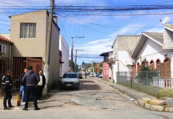 Obra vai recuperar o pavimento da via, que faz importante conexão entre o bairro Simões Lopes e a área central