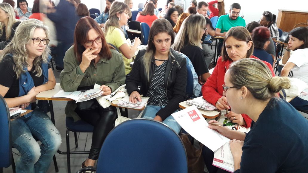 Atividades realizadas no auditório da Smed qualificam docentes