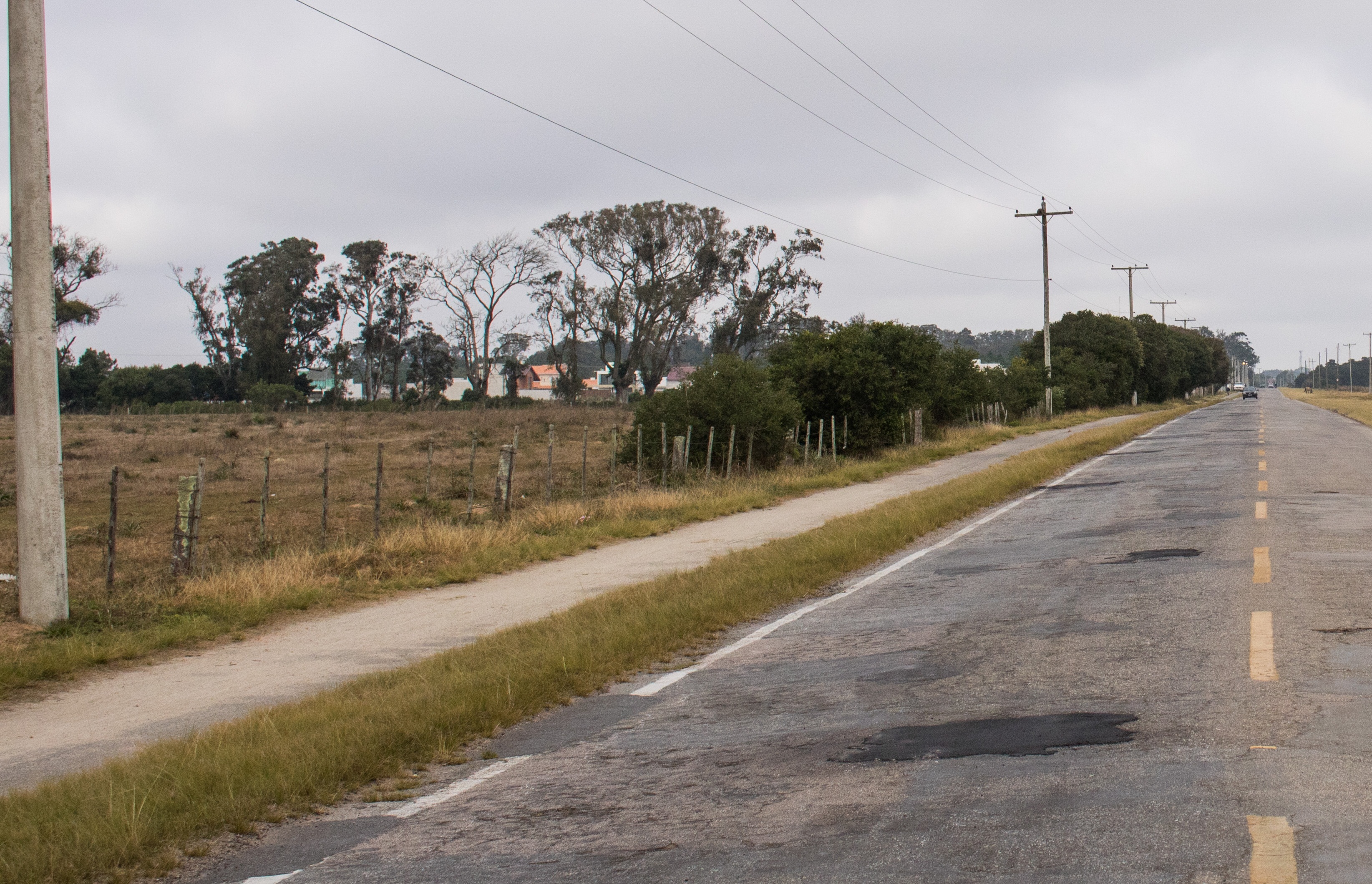 Secretaria de Obras corrige leito da pista exclusiva para ciclistas e coloca nova pavimentação em alguns pontos