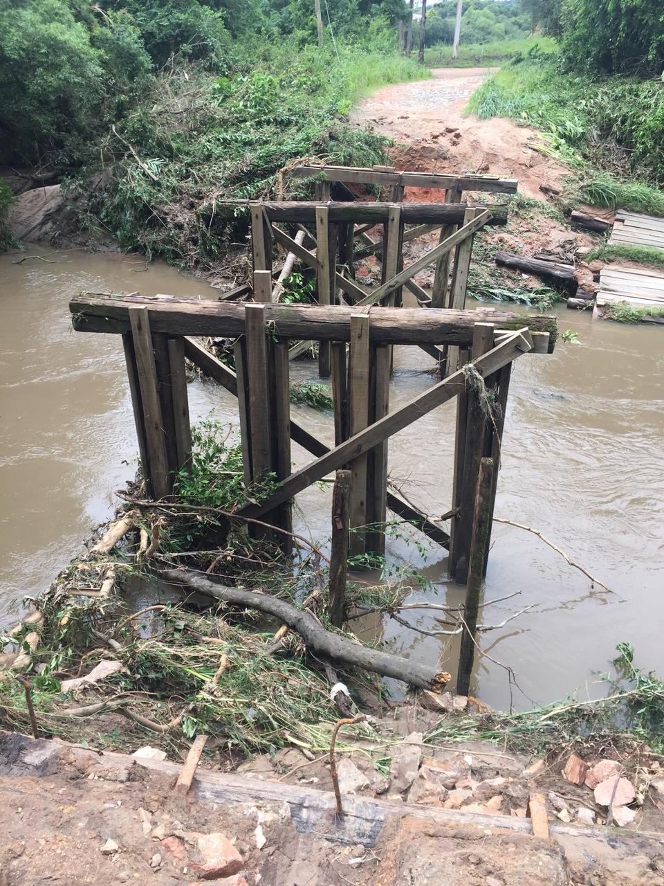 Dez estruturas foram destruídas pelas chuvas na zona rural