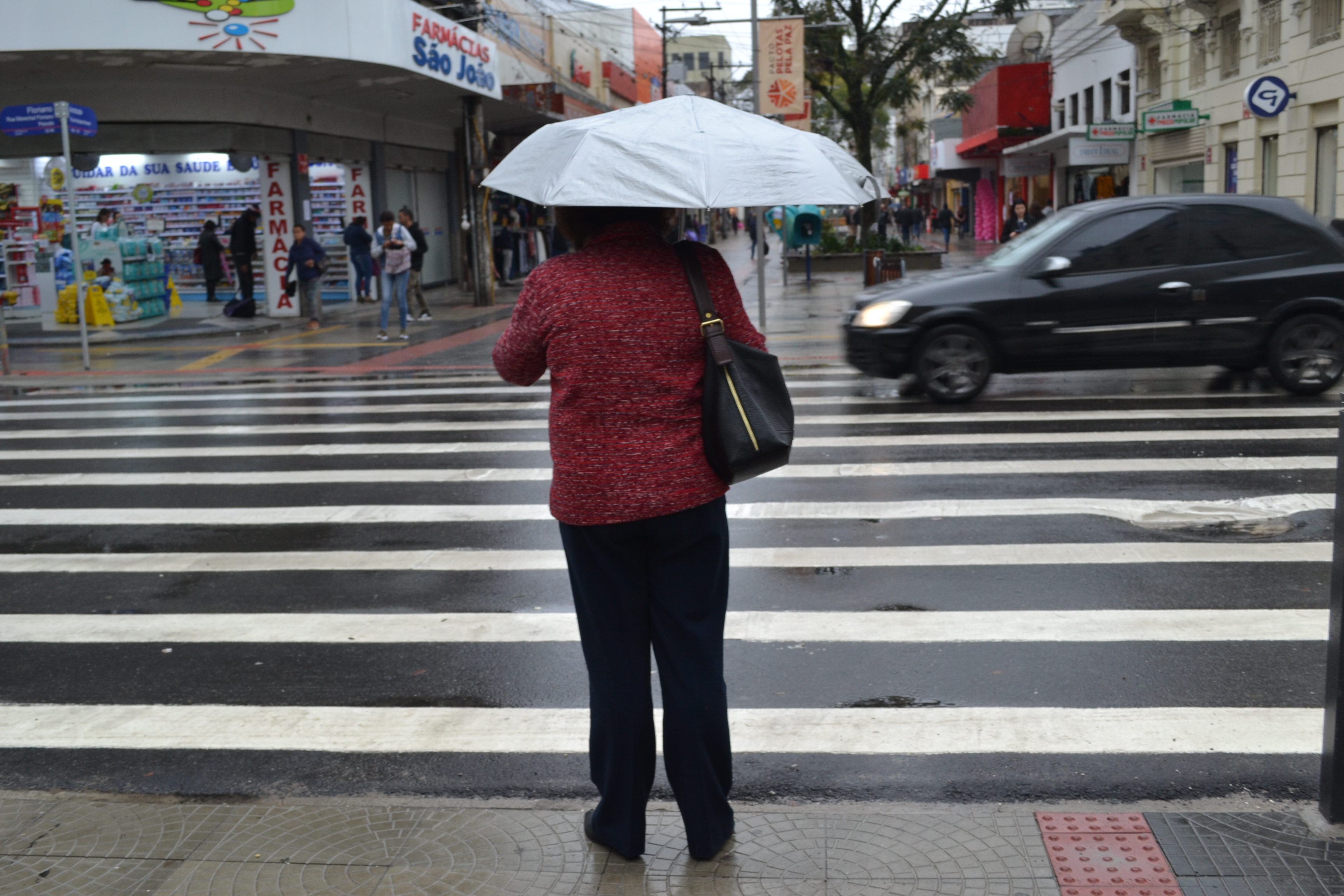 Defesa Civil do Estado emitiu alerta de chuvas intensas, raios, ventos, granizo e alagamentos