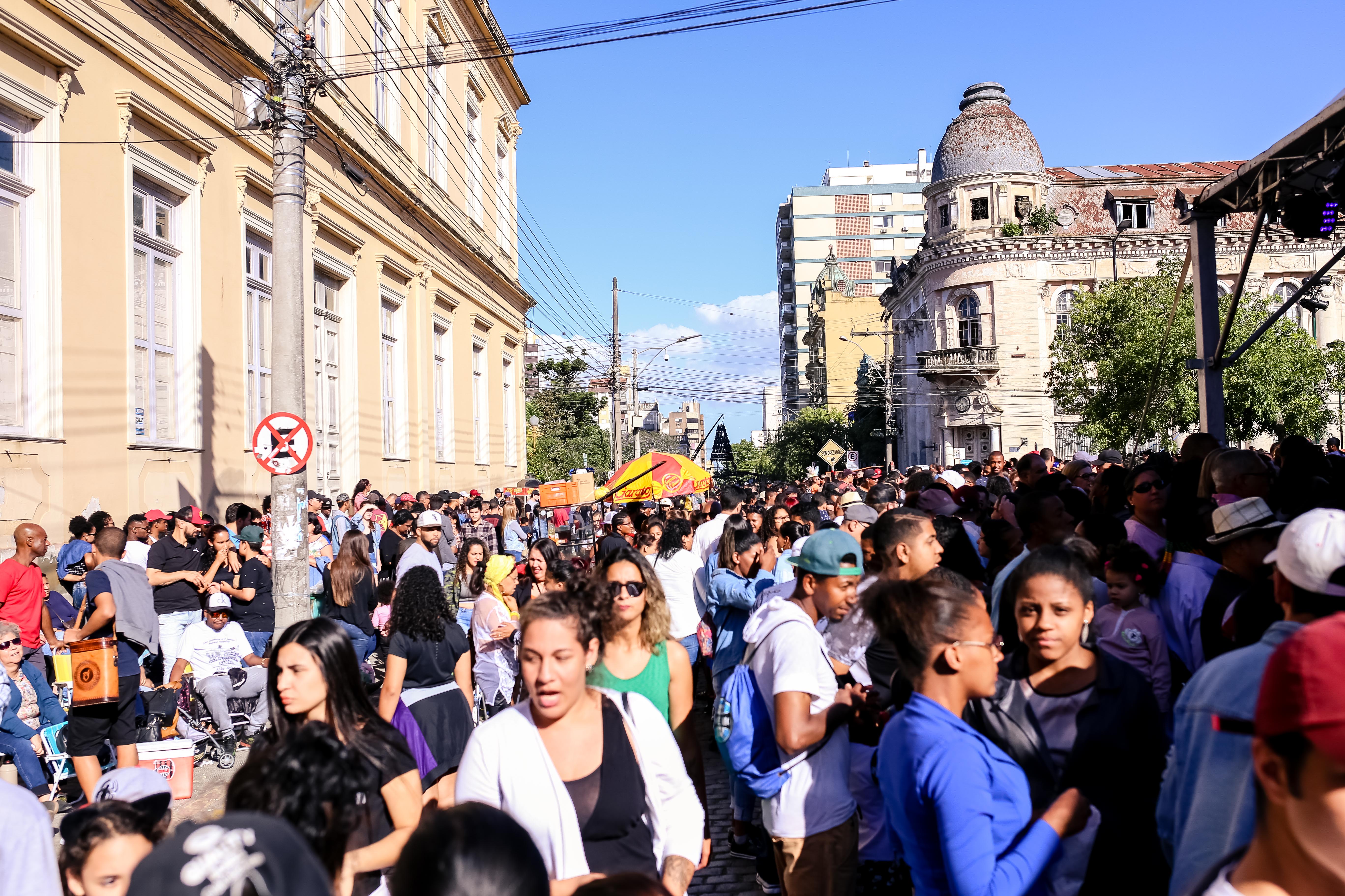 Com o tema 'O samba educa, o samba cura', celebração alusiva à data vai ser no Largo Edmar Fetter, das 13h às 21h