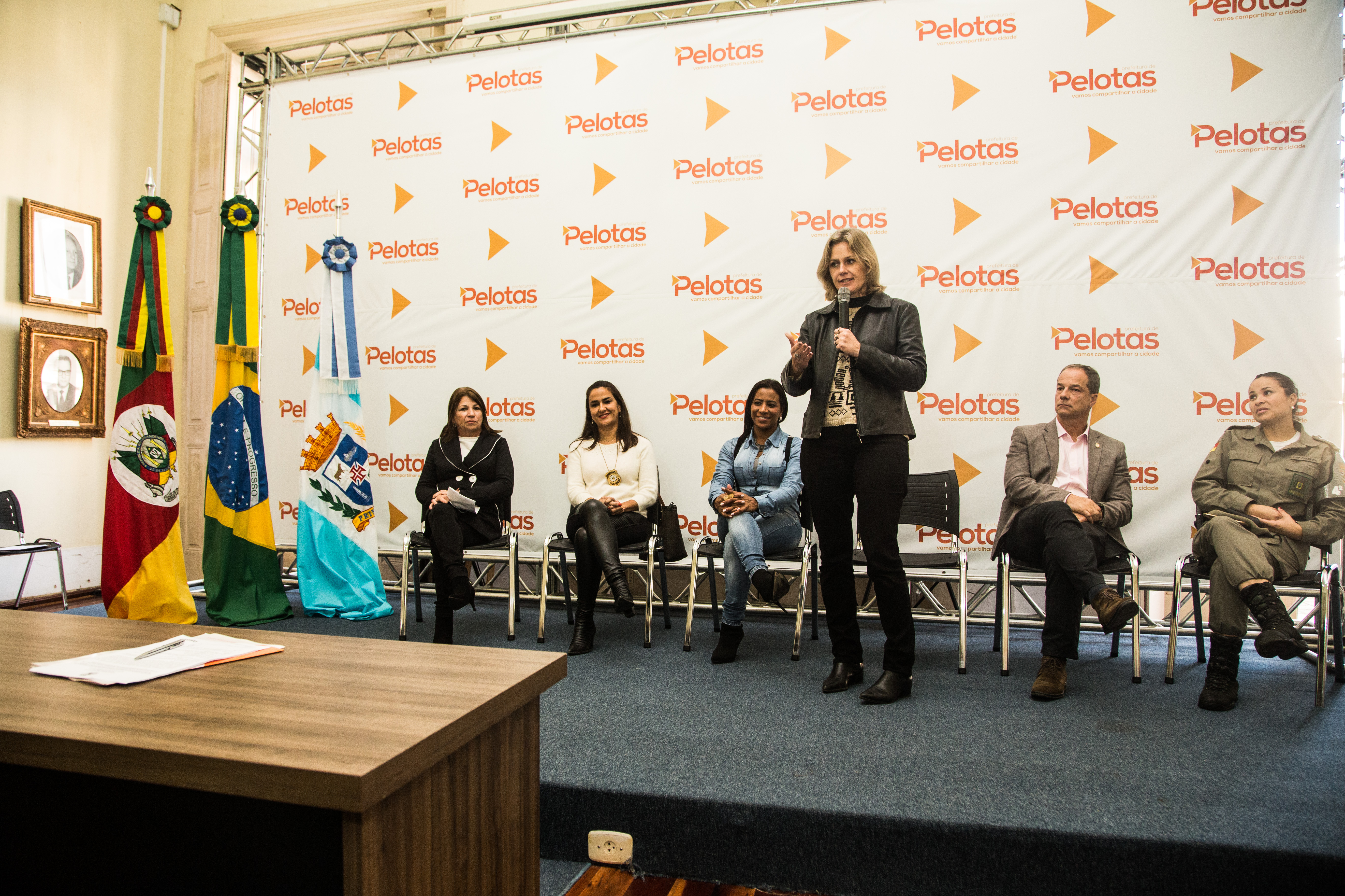 Prefeita Paula abriu a cerimônia, que contou com assinatura de lei em benefício às vítimas, lançamento de portal de acolhimento e retomada de projeto de recuperação dos agressores