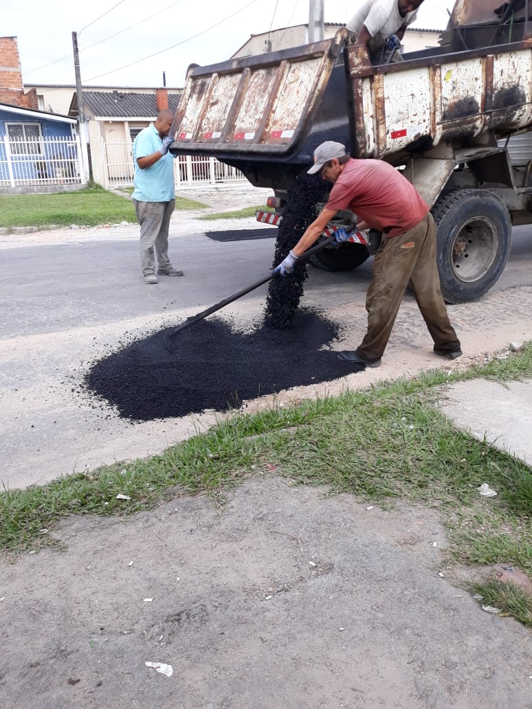 Avenida Pery Ribas e ruas Quatro e Vinte recebem melhorias na pavimentação