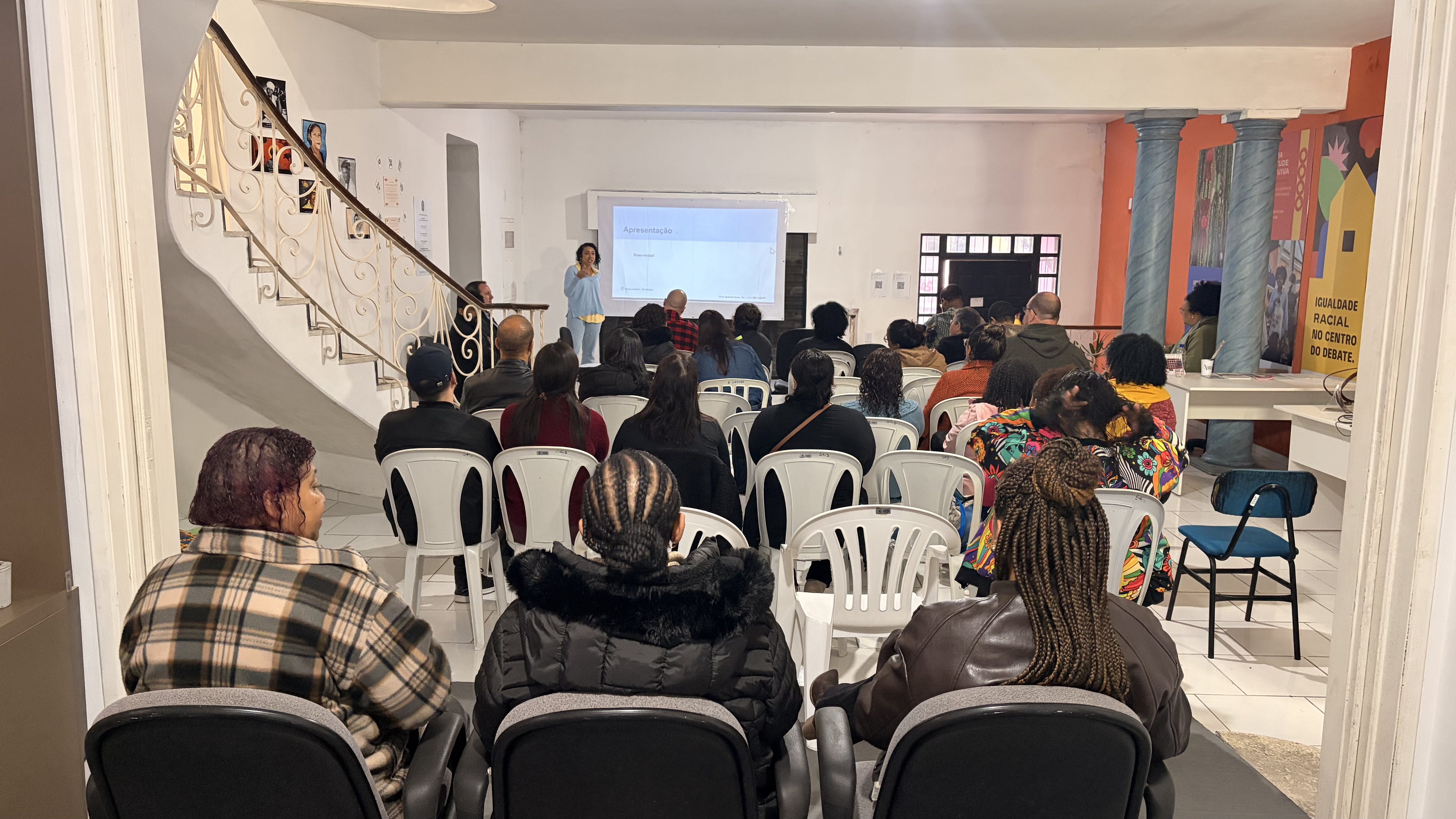 Formação realizada na Casa da Igualdade Racial reuniu servidores municipais, estaduais e federais para abordar práticas antirracistas e estratégias de promoção da equidade no serviço público