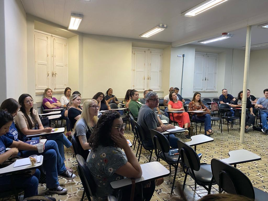 Iniciativa envolve teoria e oficinas práticas de instrução e formação de processos de licitação