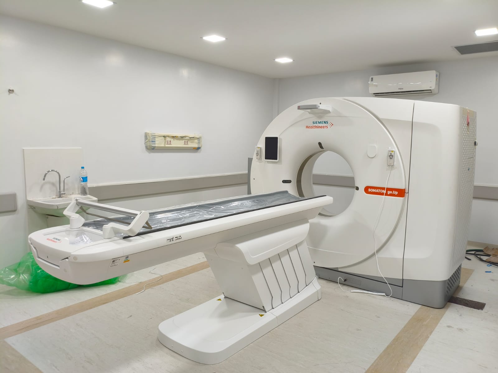 Tomografia computadorizada 64 canais e duas termodesinfectoras já estão disponíveis para uso. Até sexta-feira (8) duas autoclaves devem ser entregues na unidade