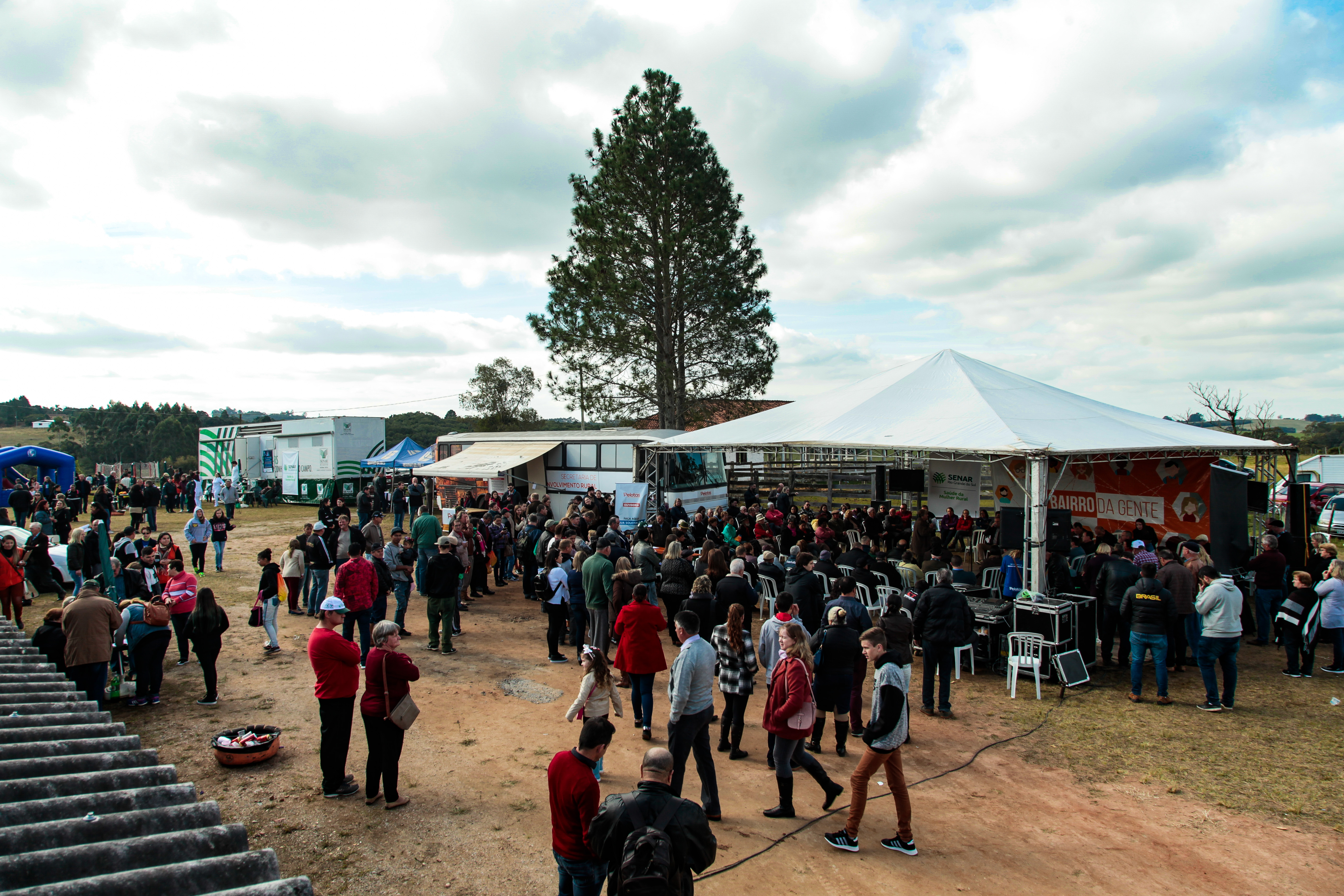 'O Bairro da Gente' proporcionou momentos de descontração, convivência e proveito a quem buscou atendimento na zona rural