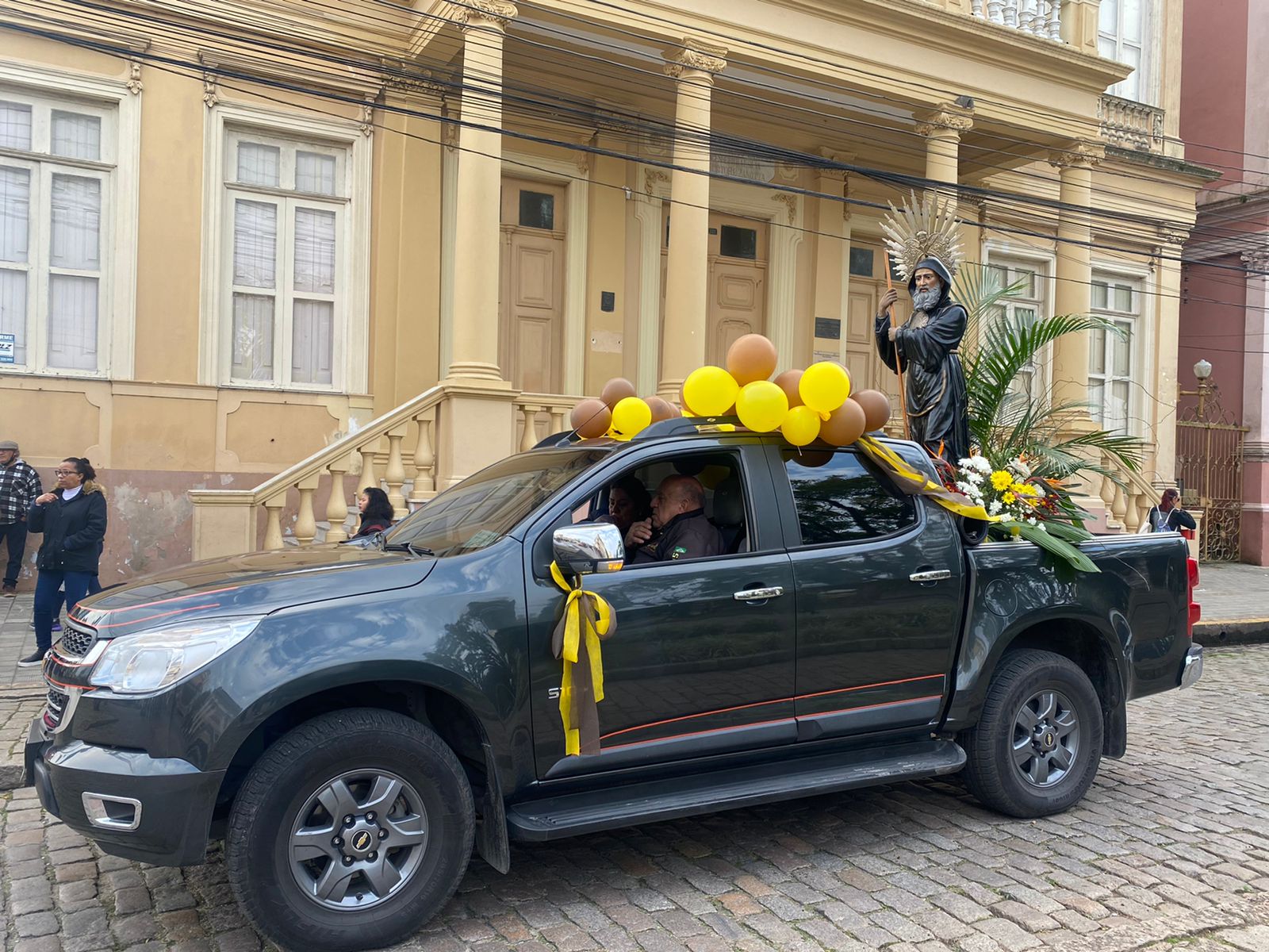 Santo considerado o padroeiro da cidade foi celebrado com carreata que percorreu as principais vias do município nesse sábado