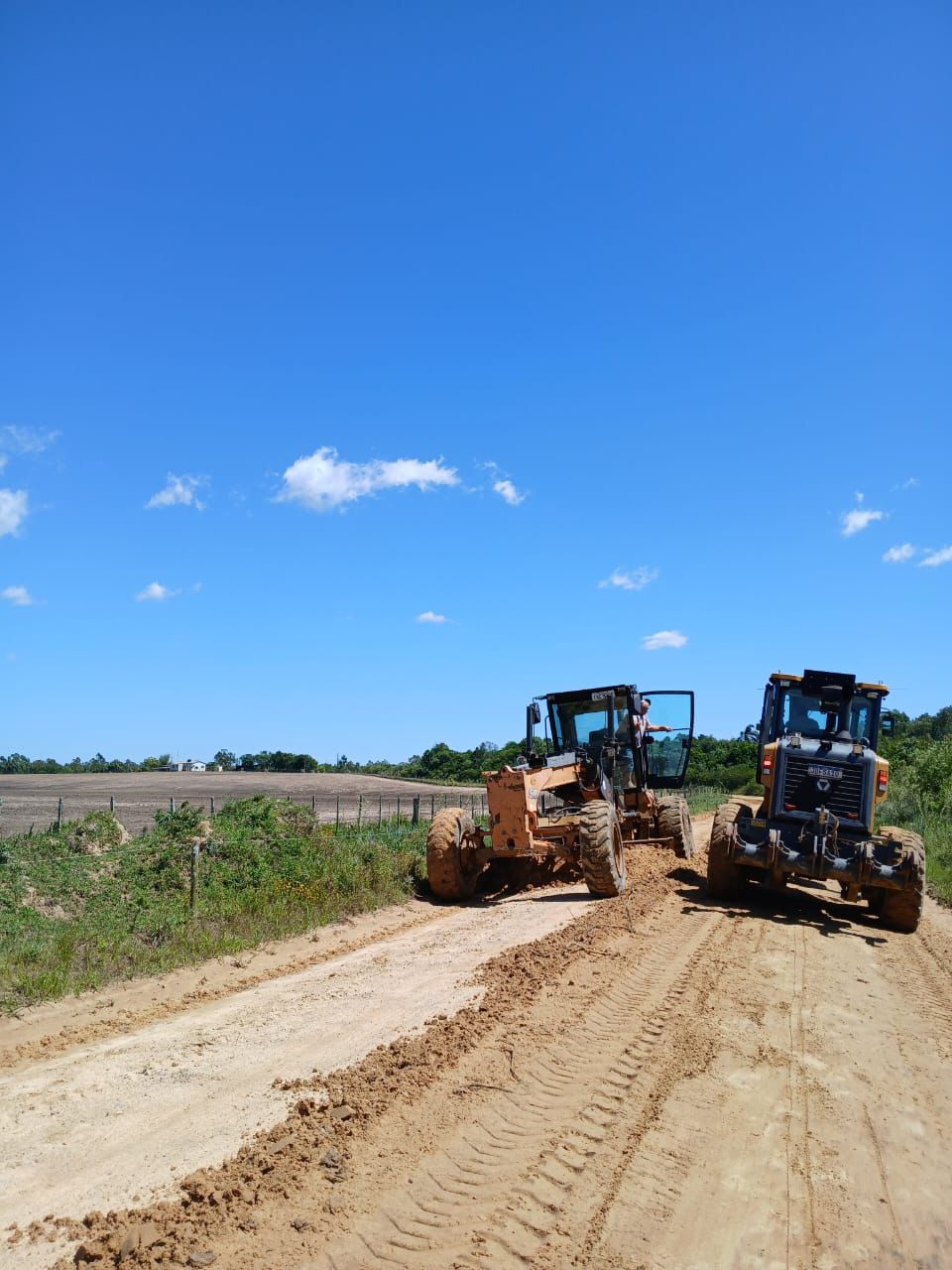 Zeladoria na zona rural foi reorganizada para contemplar trajetos de escoamento da produção e encerrar o ano com maior abrangência de manutenção viária