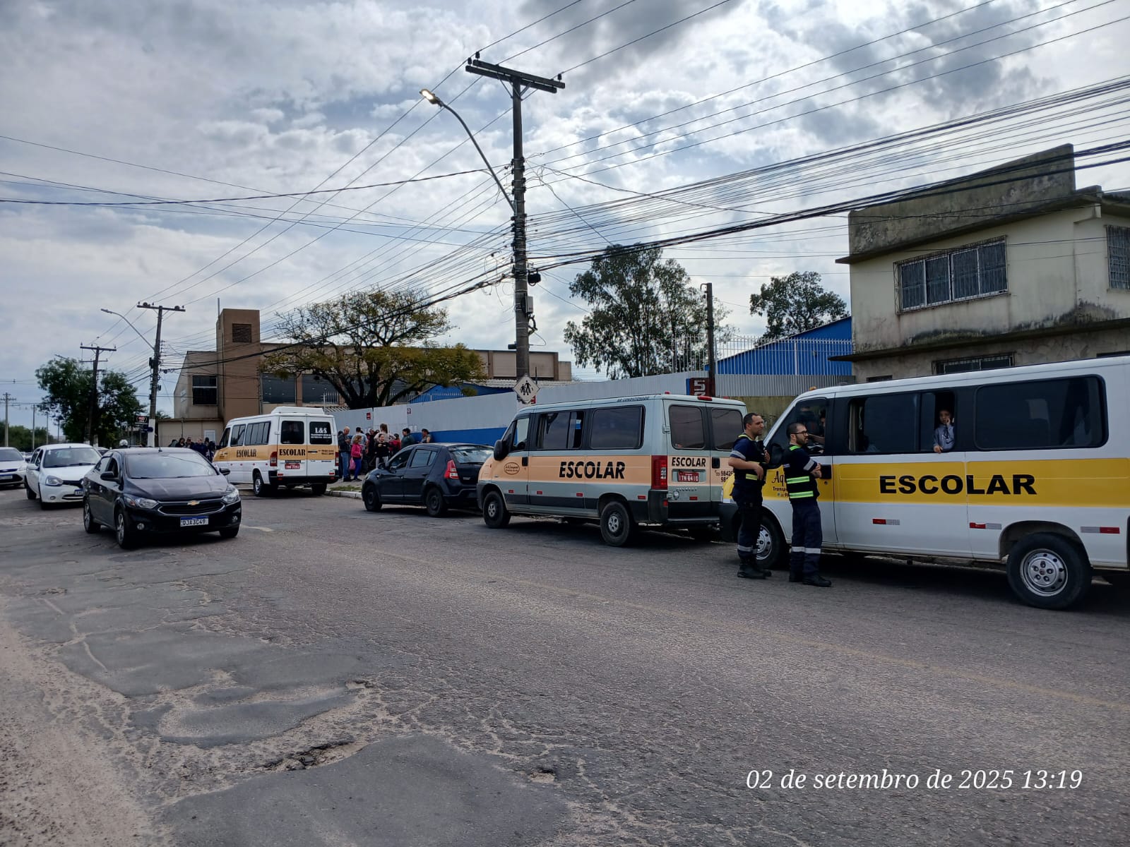 Mais uma blitz foi realizada e nenhuma das vans abordadas apresentou irregularidades