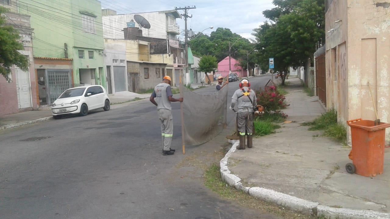 Equipes atuam nas ações de  raspação, roçado, drenagem, jardinagem e patrolamento